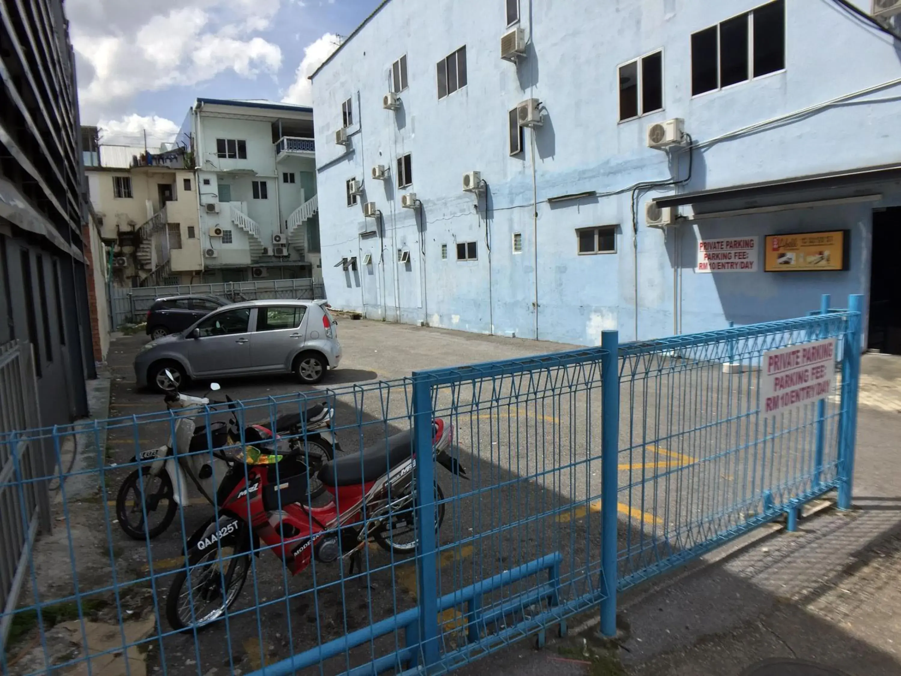 Facade/entrance in Abell Residence Facade/entrance in Abell Residence
