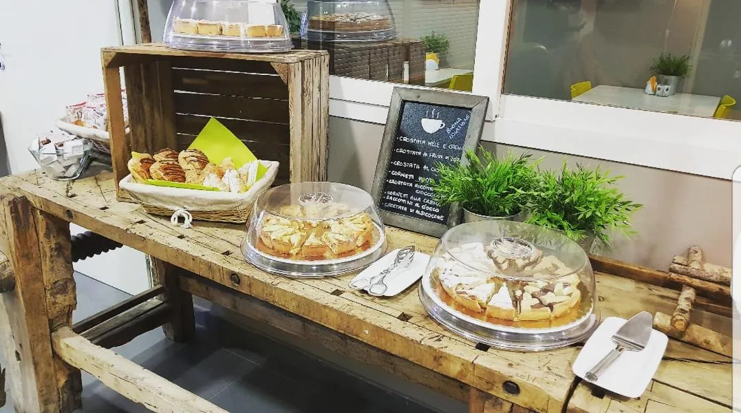 Buffet breakfast in Dannunziano Aparthotel