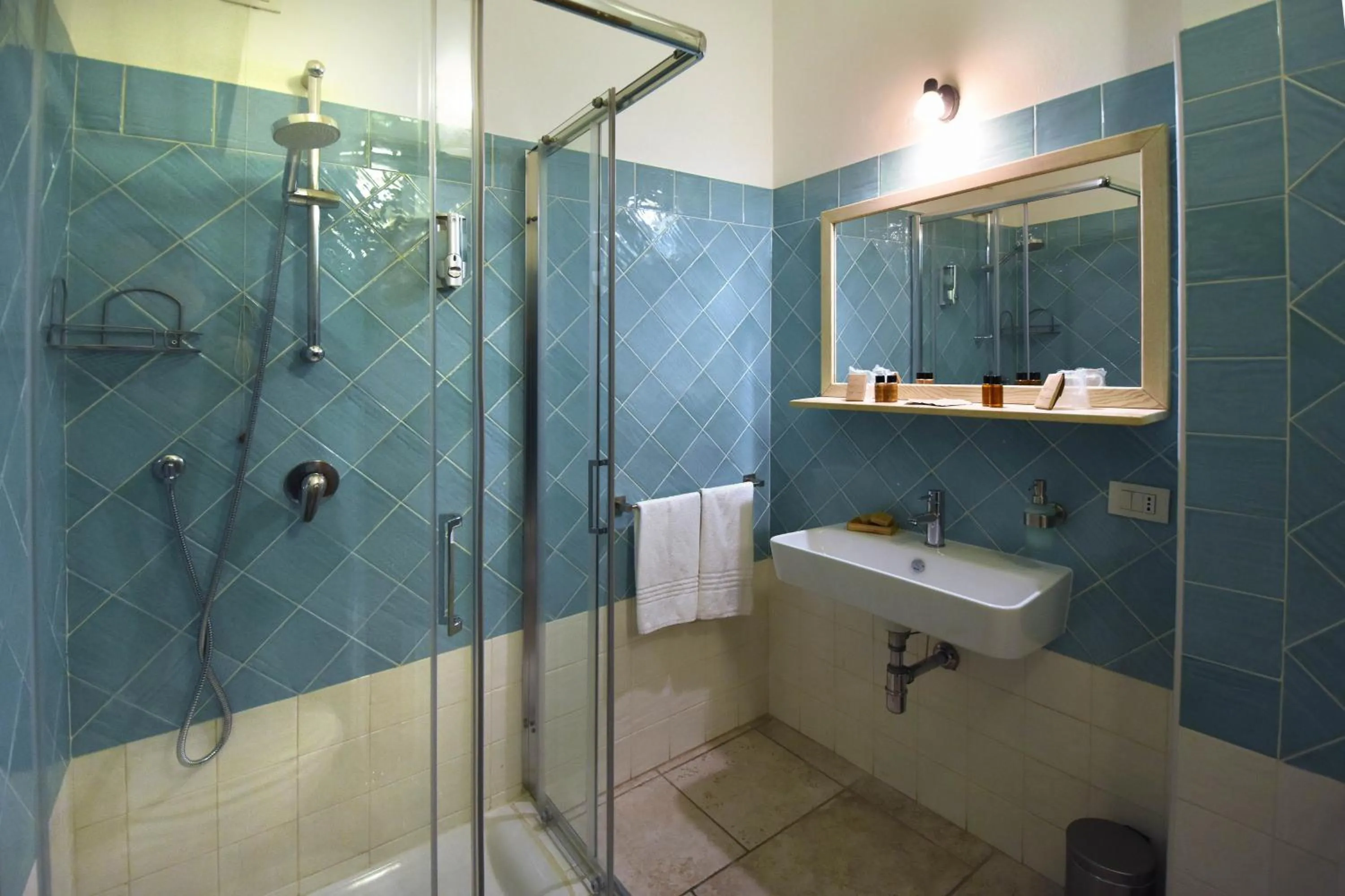 Shower in Hotel I Graniti