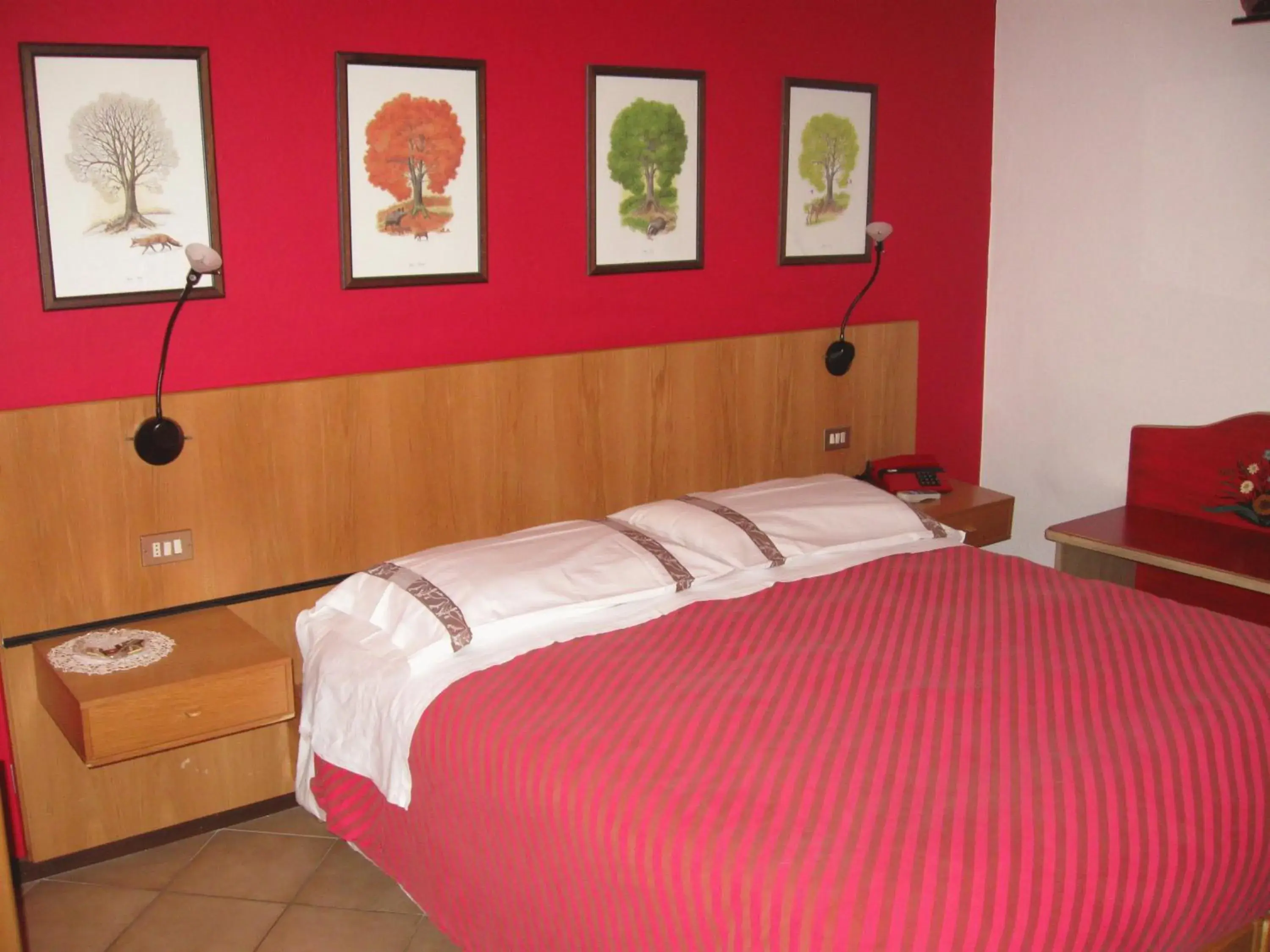 Triple Room in Hotel Carrara Triple Room in Hotel Carrara