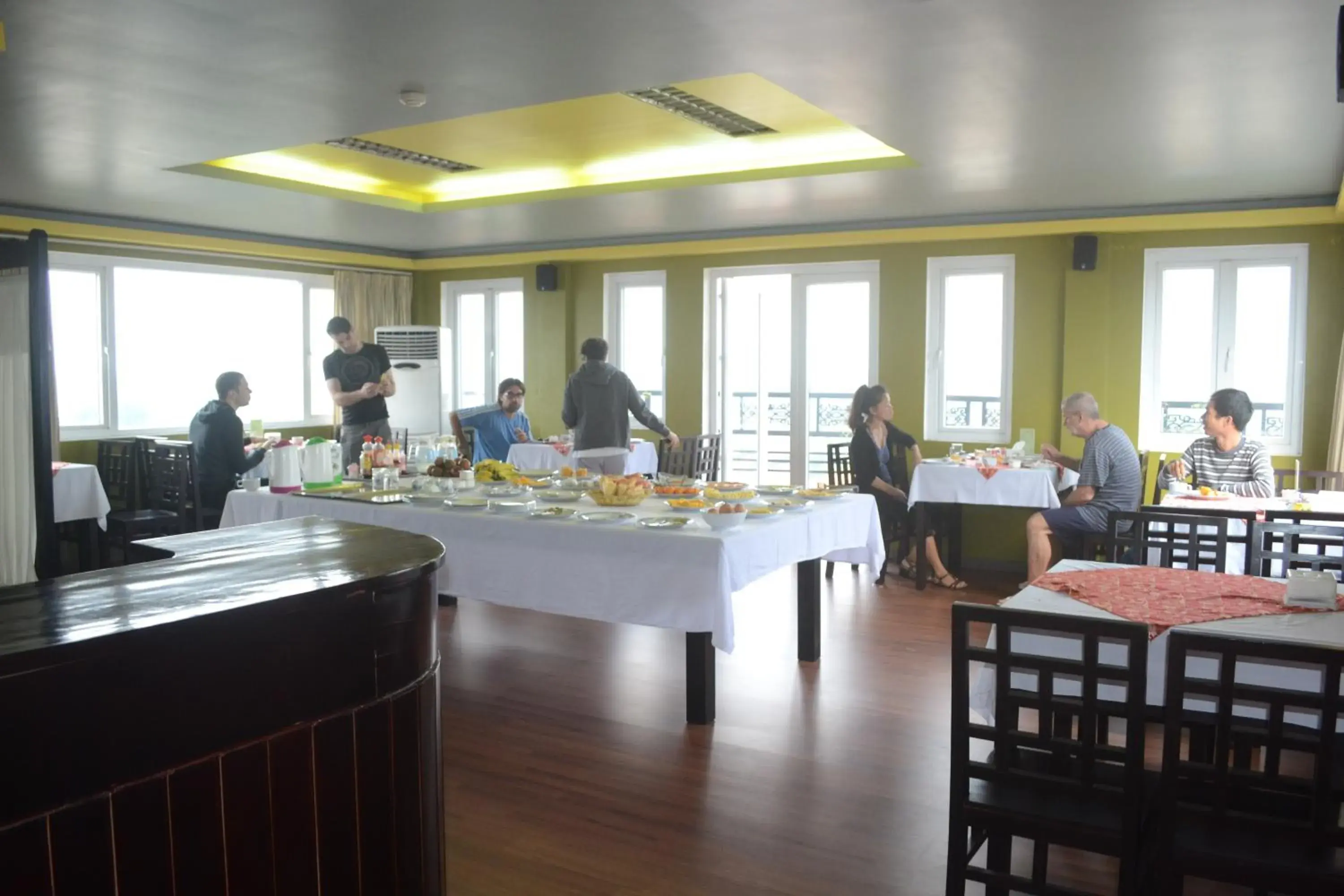 Restaurant/places to eat in Thai Binh II Hotel Restaurant/places to eat in Thai Binh II Hotel