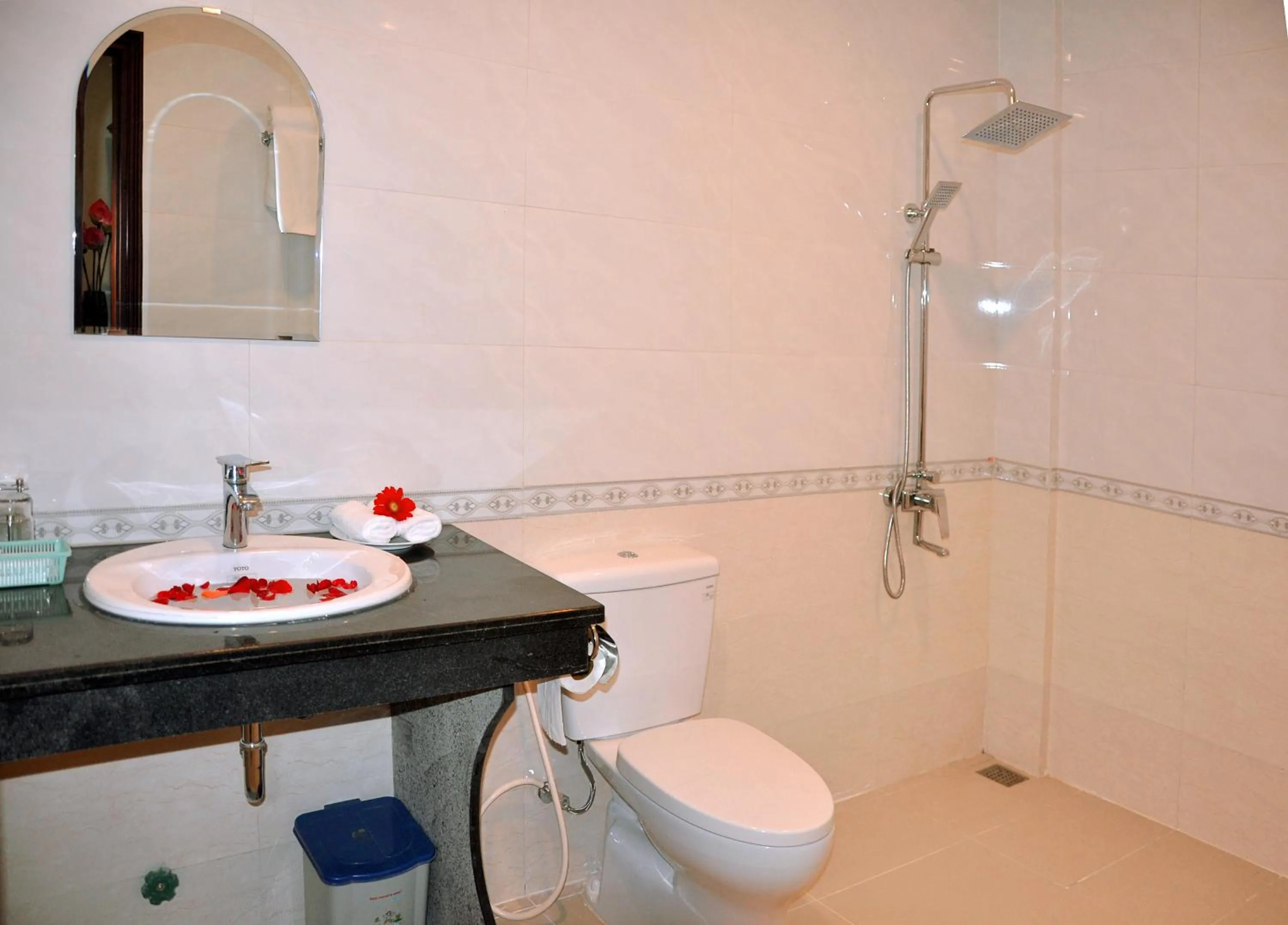 Shower in Thai Binh II Hotel