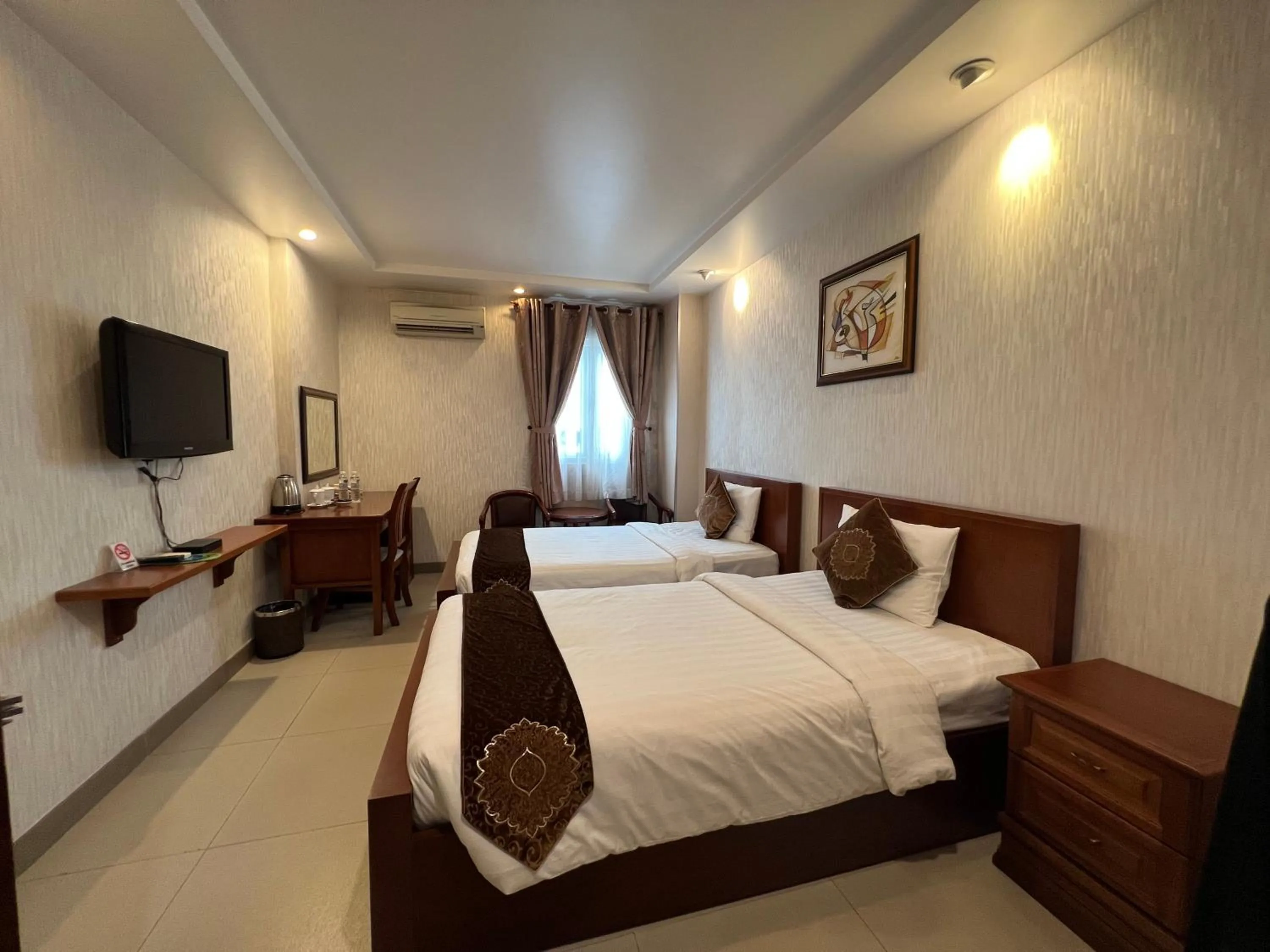 Bedroom, Bed in White Lion Hotel