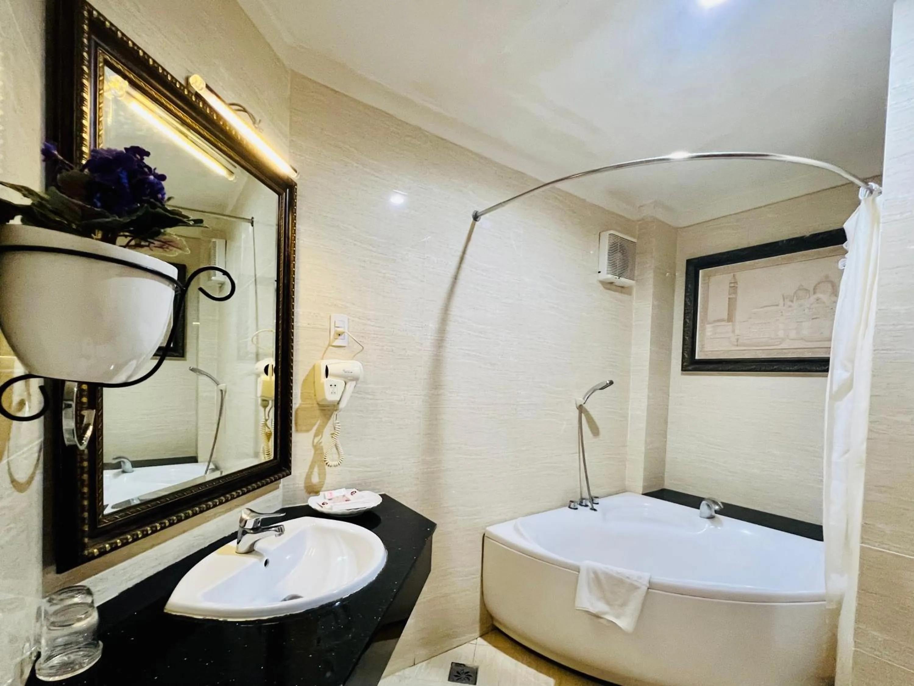 Bathroom in White Lion Hotel