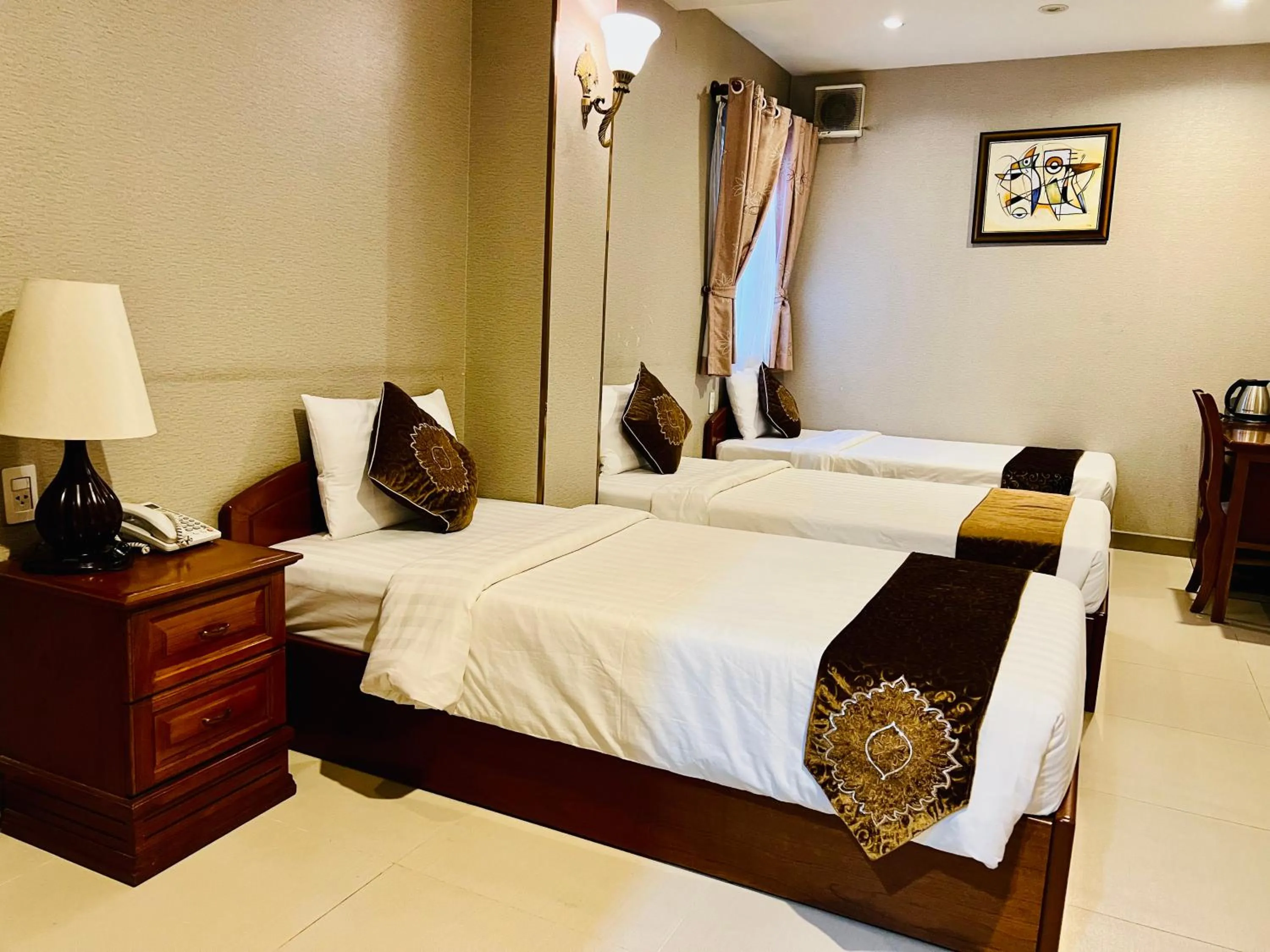 Bedroom, Bed in White Lion Hotel