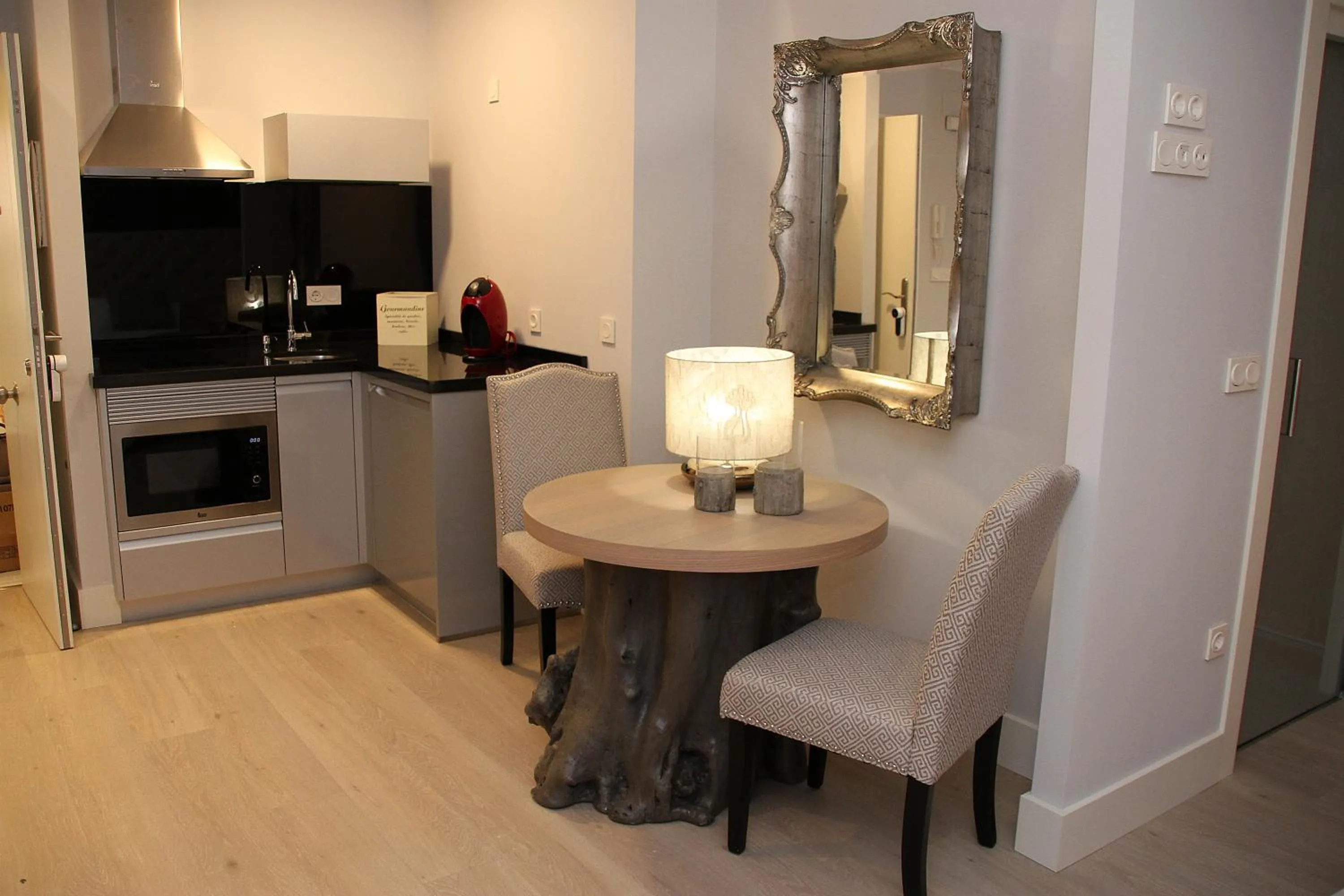 Kitchen or kitchenette in Principia Suites