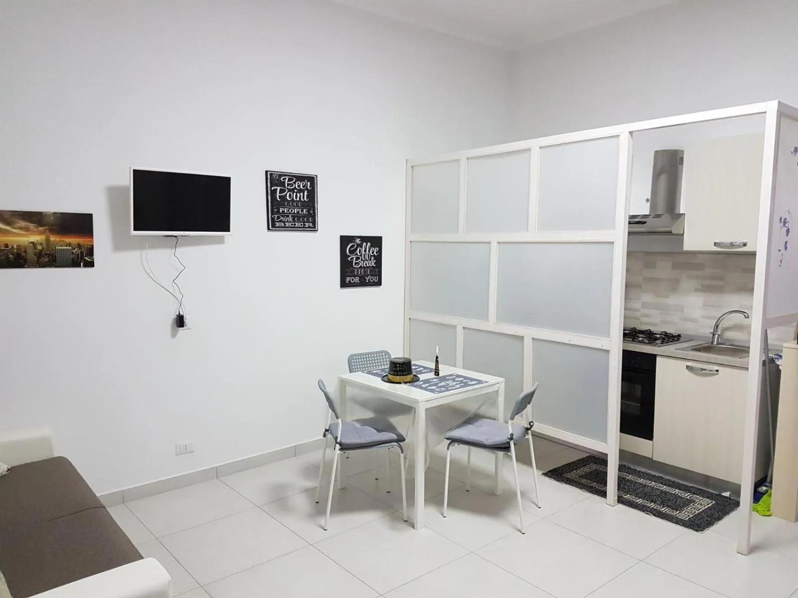 Dining area in 'O Vascio Vomero