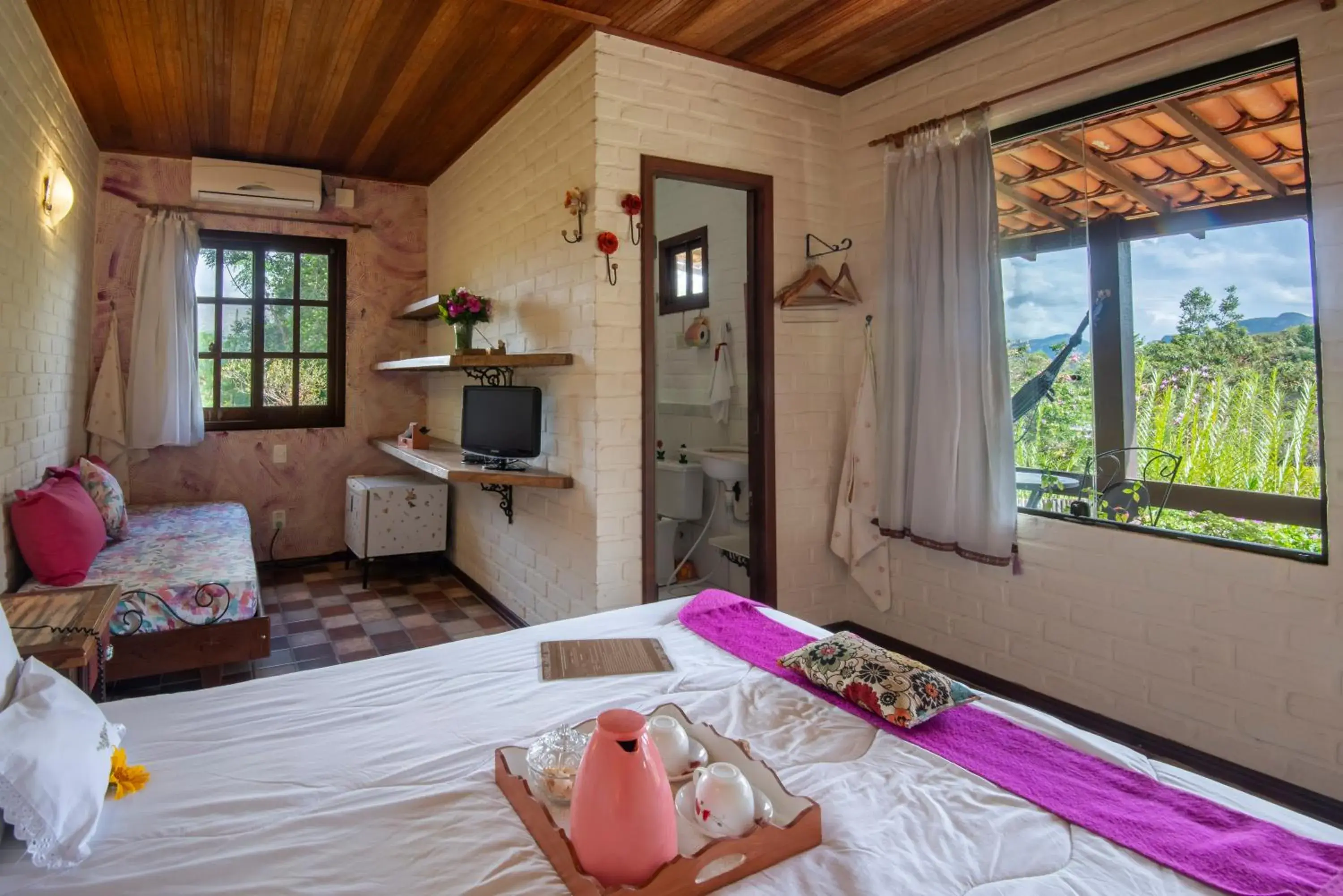 Triple Room with Mountain View - single occupancy in Pousada Villa Lagoa das Cores Triple Room with Mountain View - single occupancy in Pousada Villa Lagoa das Cores