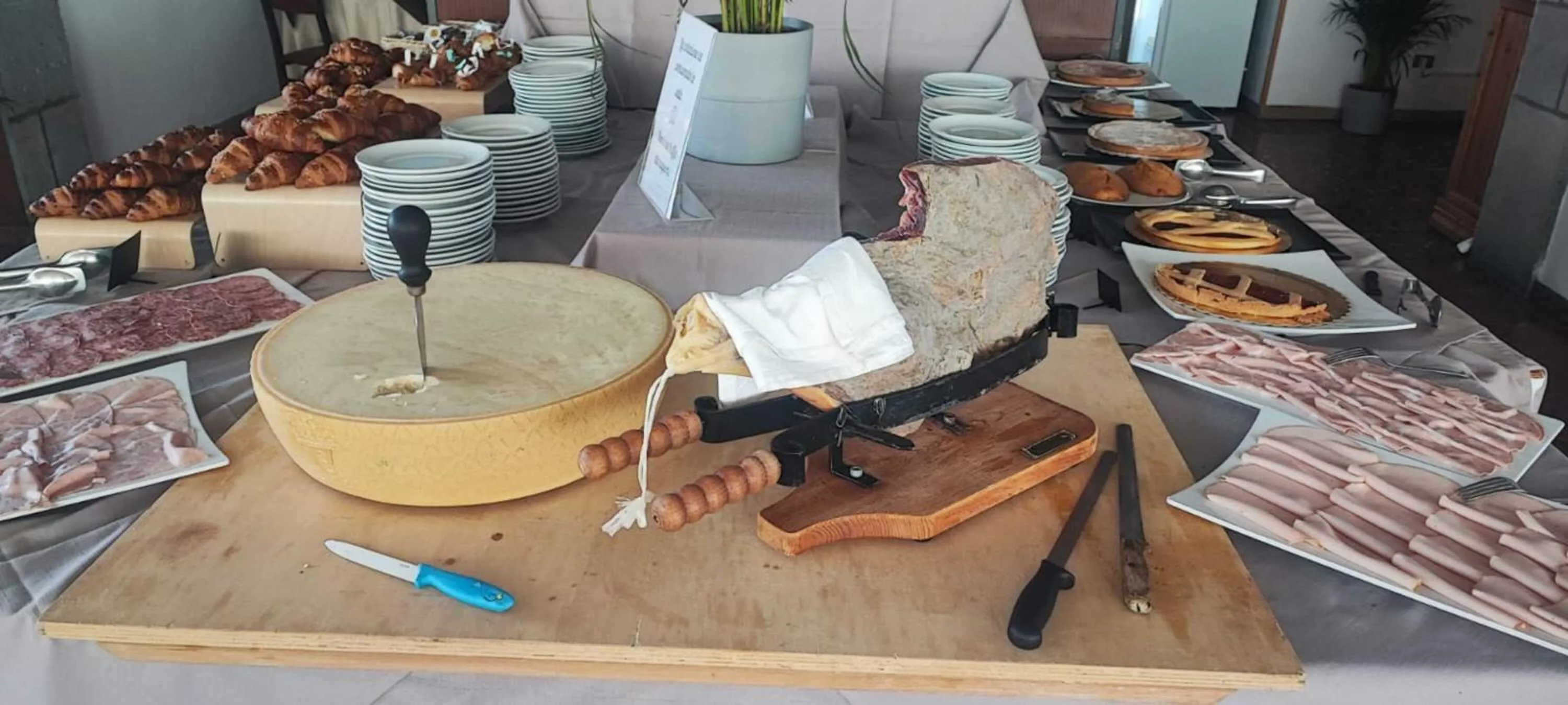 Breakfast in B&B Promenade Hotel Simple con Piscina