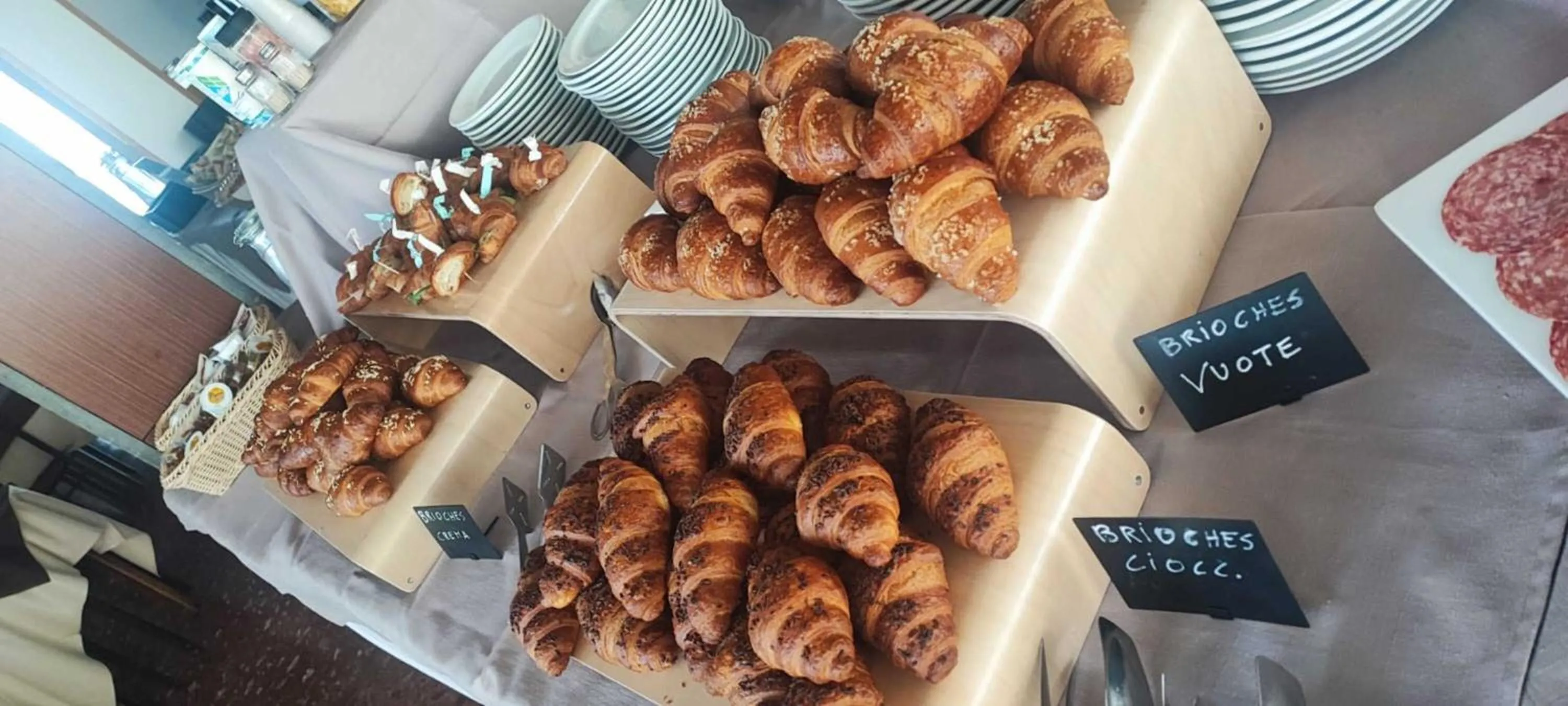 Breakfast in B&B Promenade Hotel Simple con Piscina