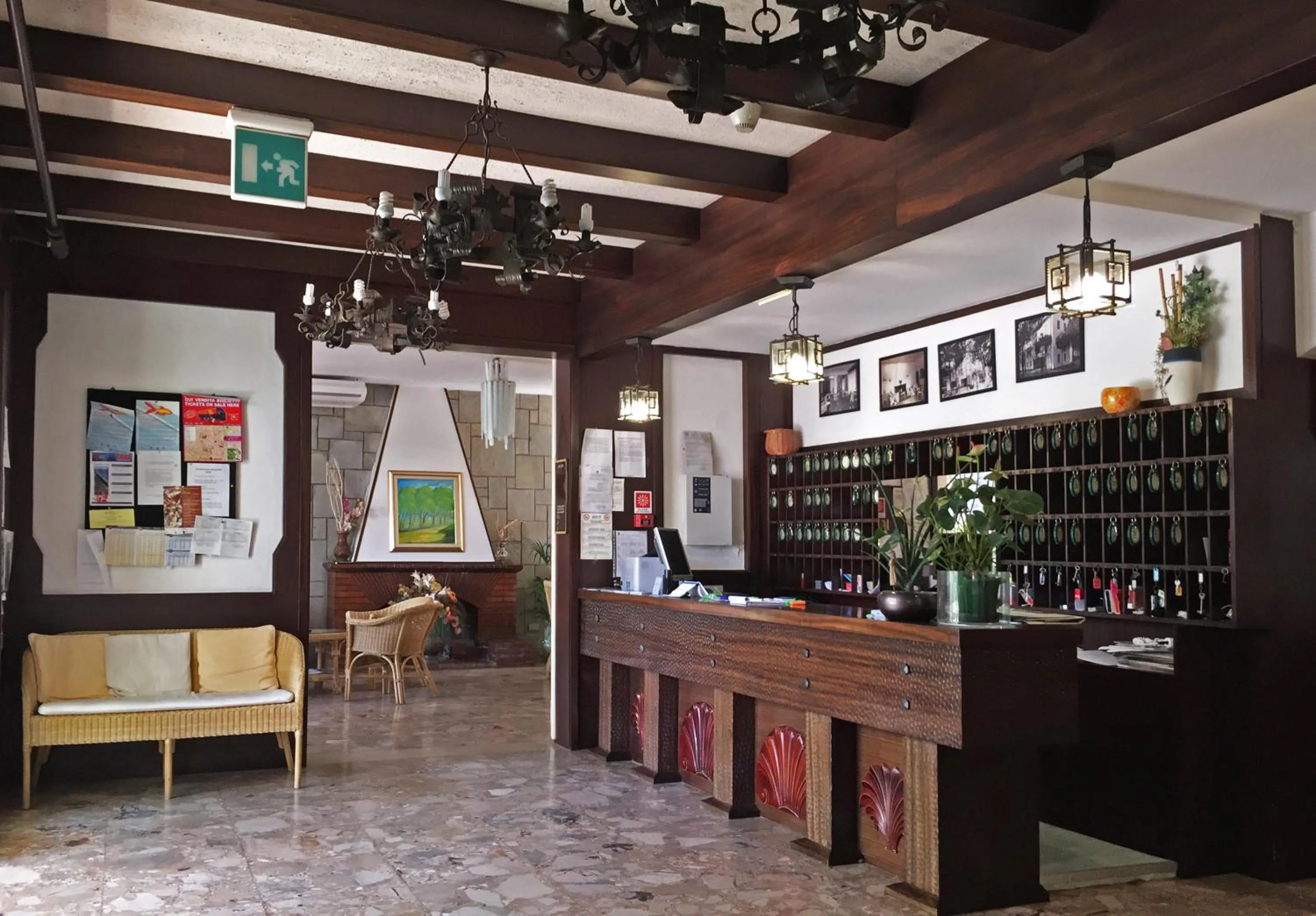 Lobby or reception in B&B Promenade Hotel Simple con Piscina