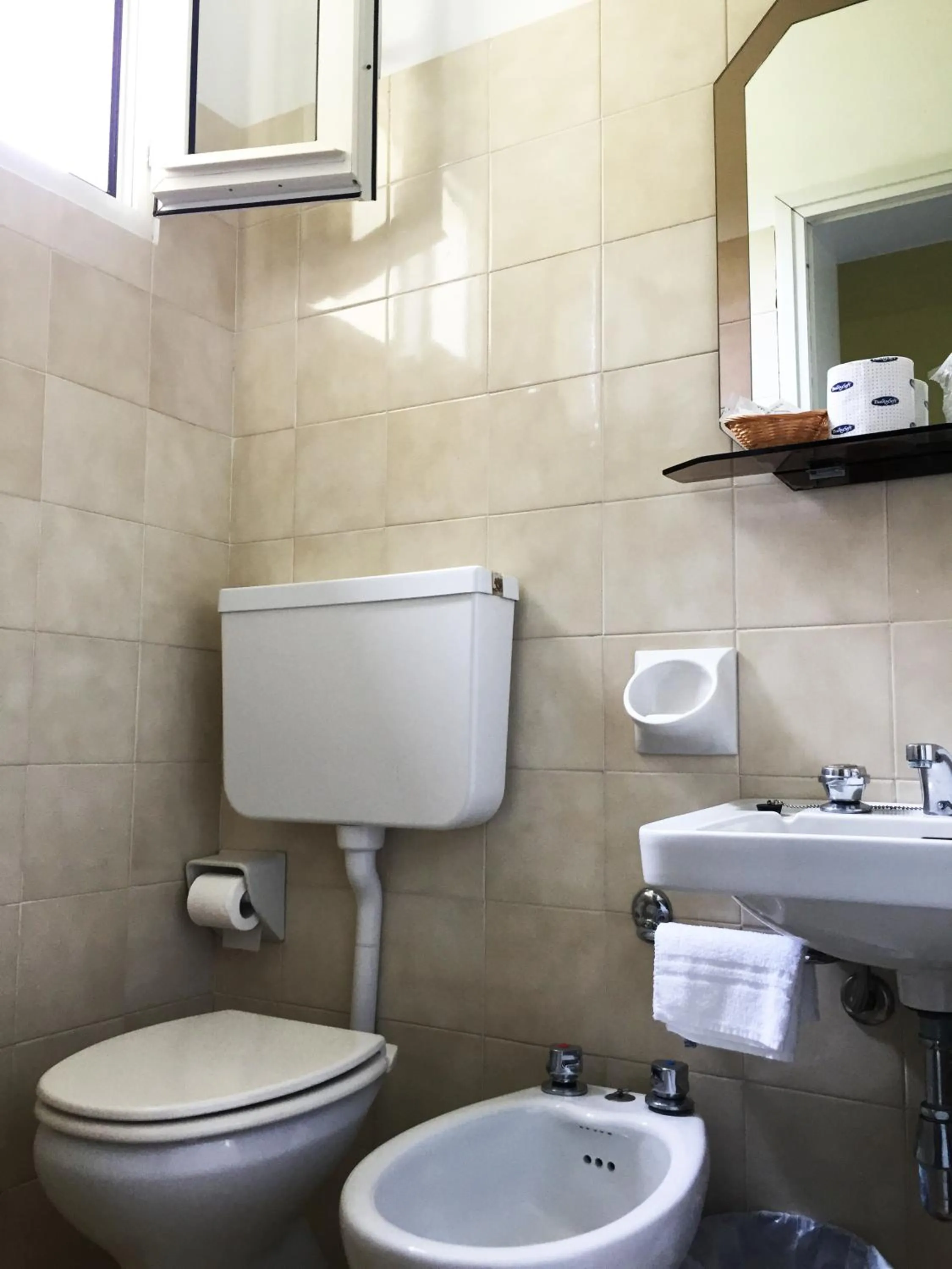 Bathroom in B&B Promenade Hotel Simple con Piscina