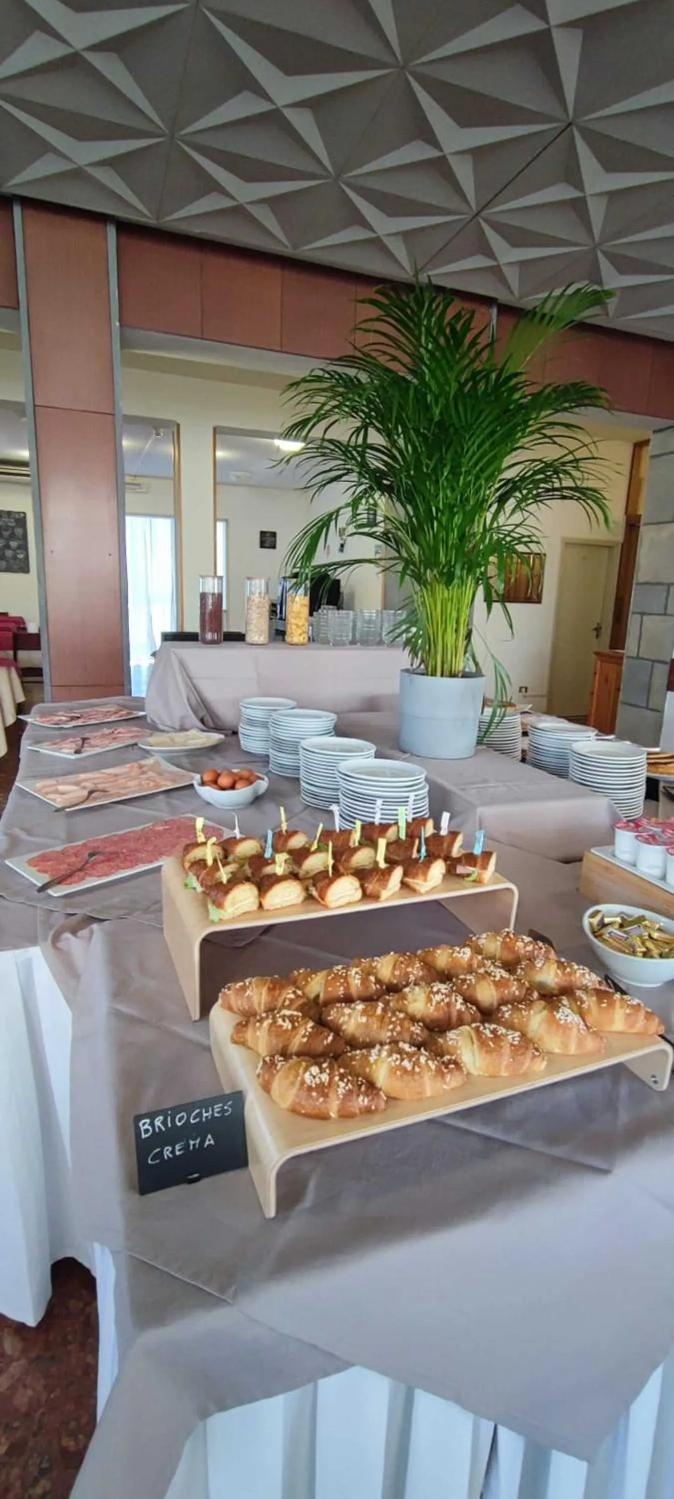 Breakfast in B&B Promenade Hotel Simple con Piscina