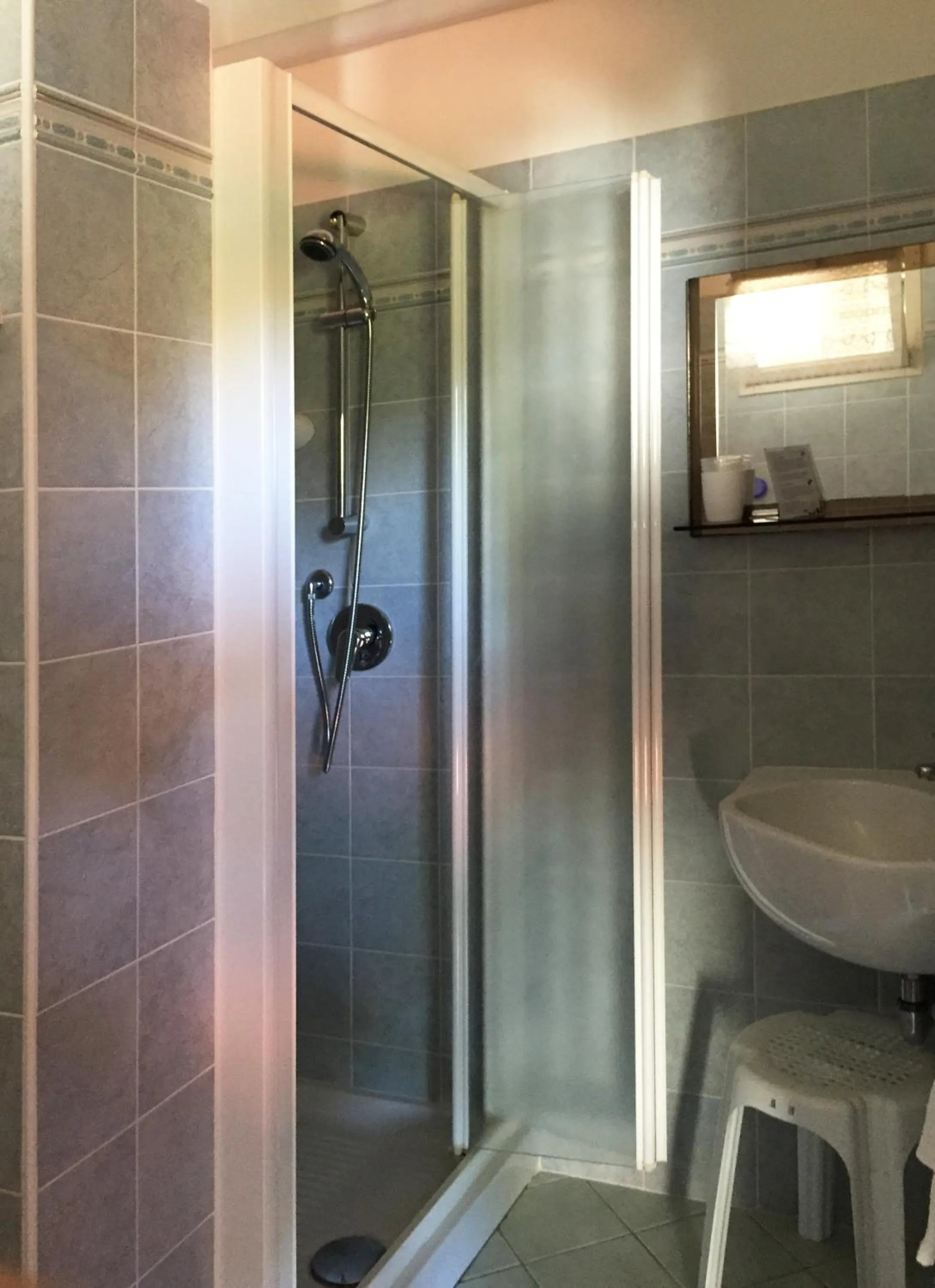 Bathroom in B&B Promenade Hotel Simple con Piscina