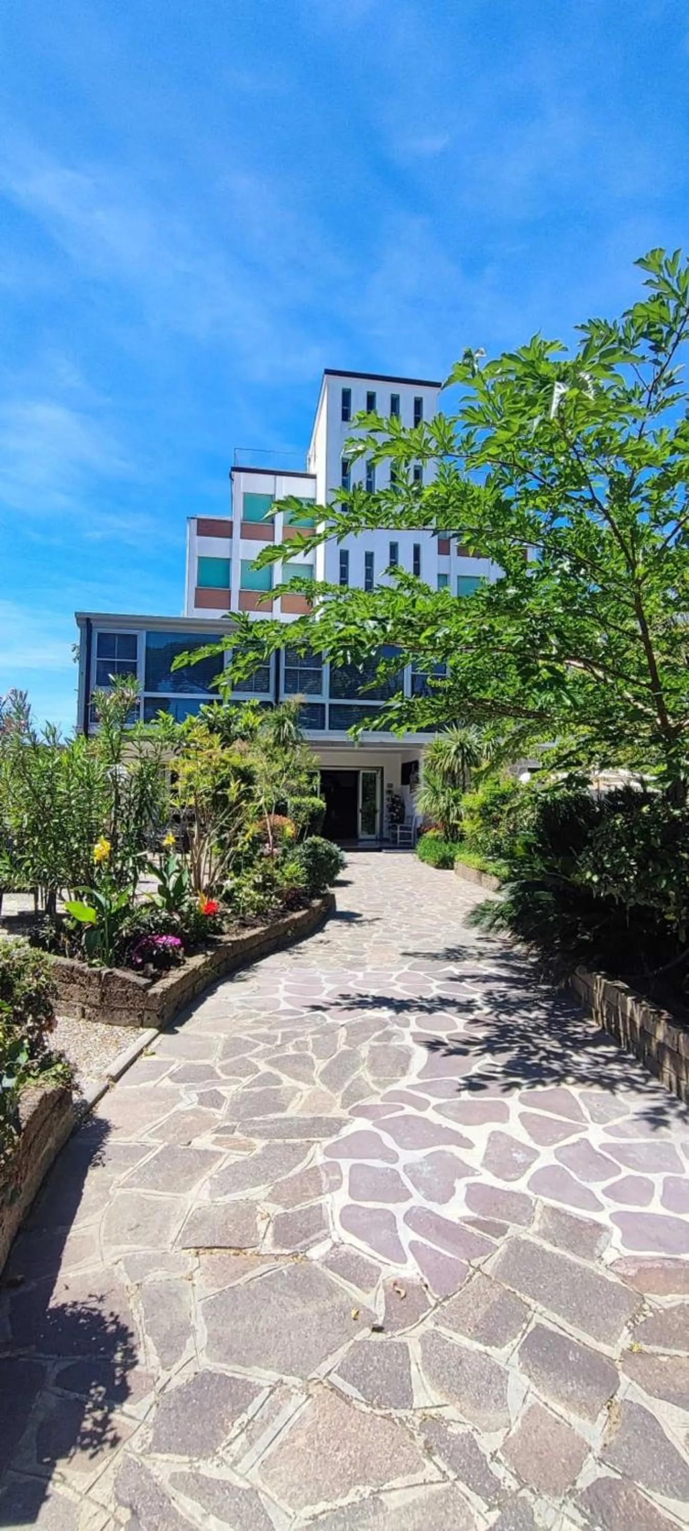 Breakfast in B&B Promenade Hotel Simple con Piscina