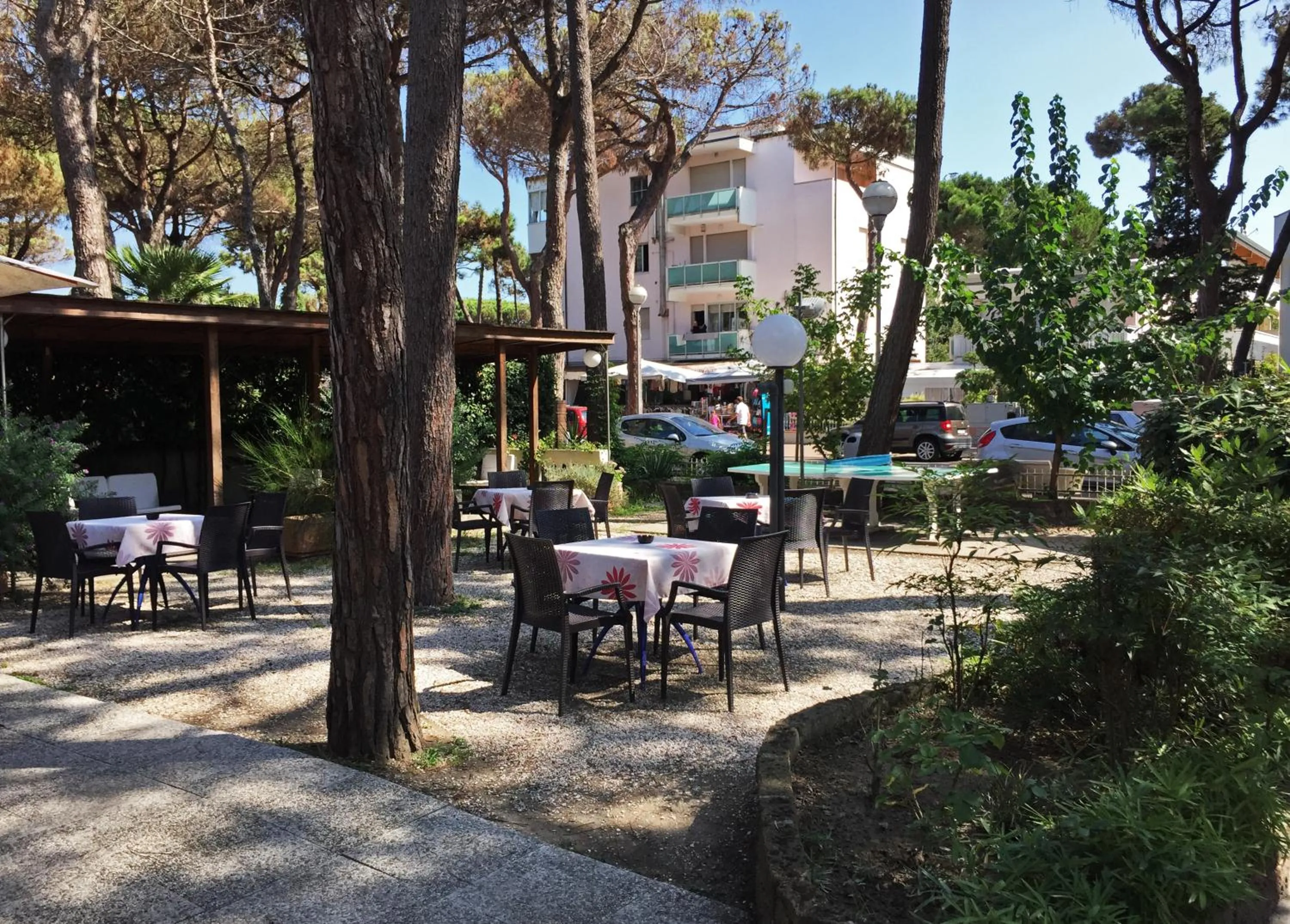 Garden in B&B Promenade Hotel Simple con Piscina