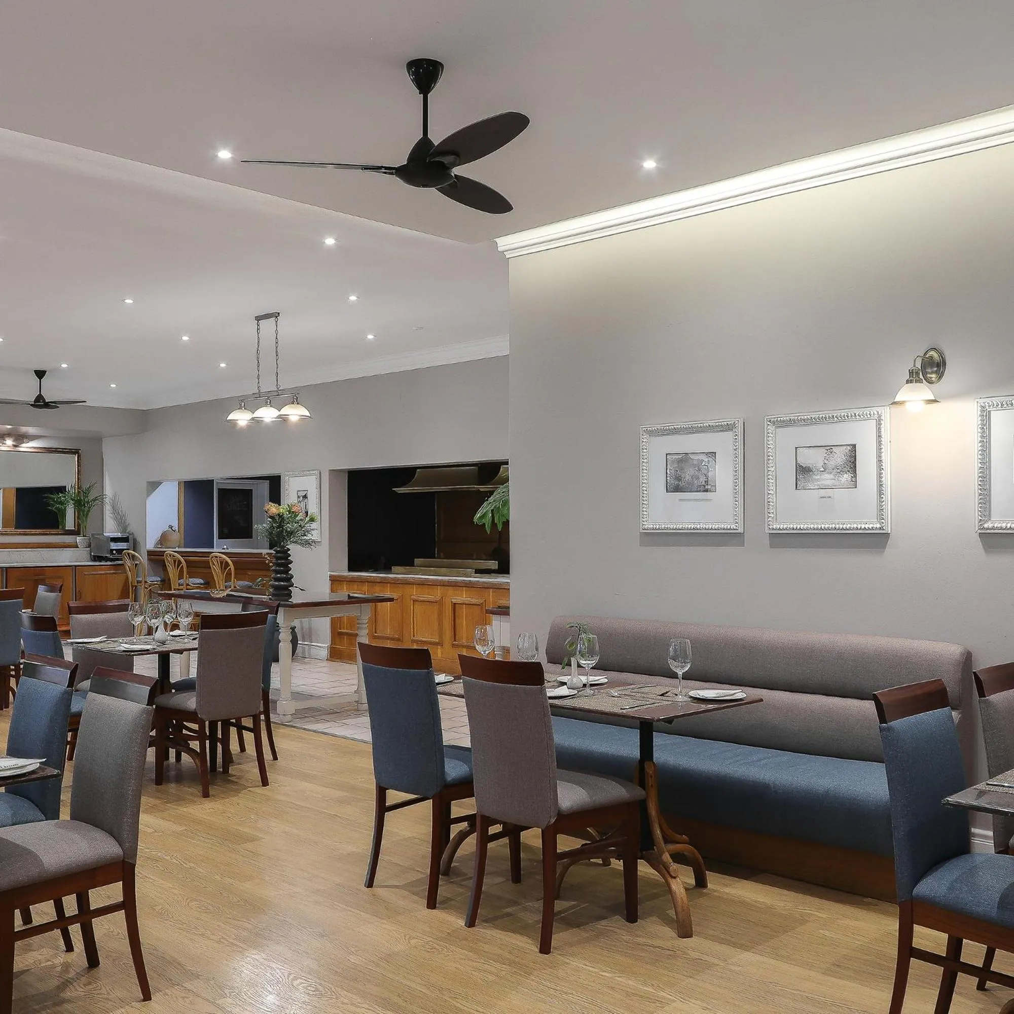 Restaurant/places to eat in Premier Express Inn George