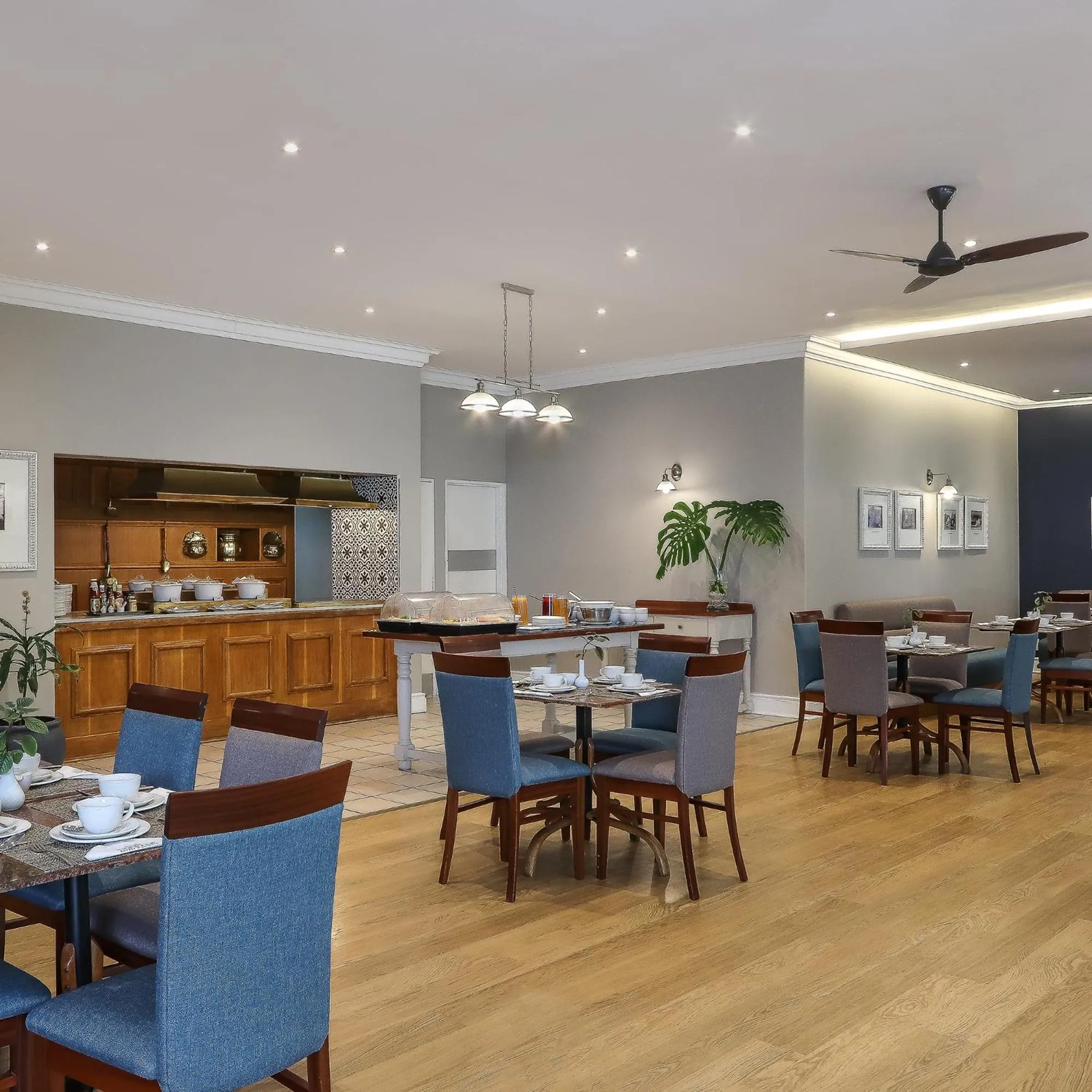 Restaurant/places to eat in Premier Express Inn George