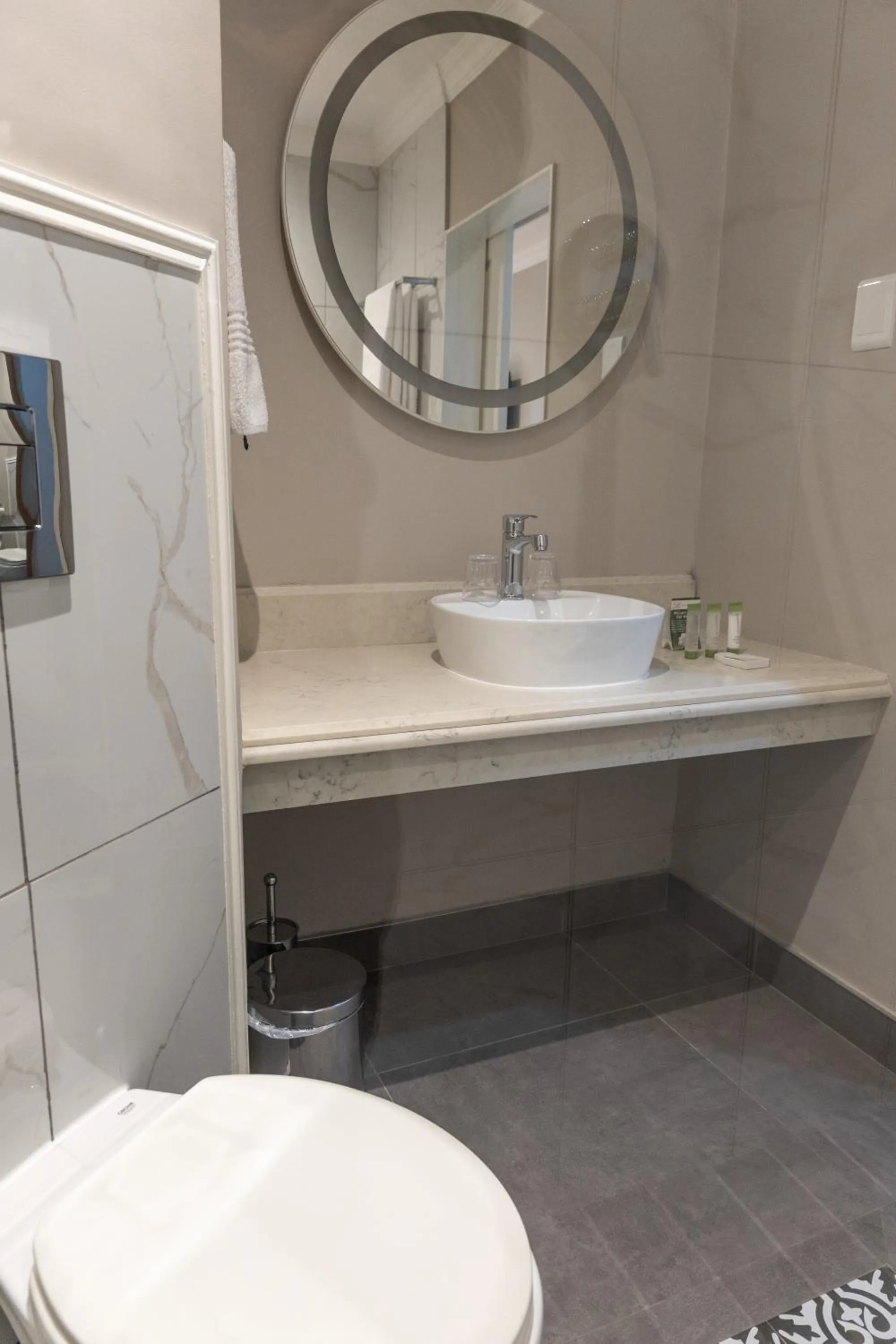 Bathroom in Premier Express Inn George