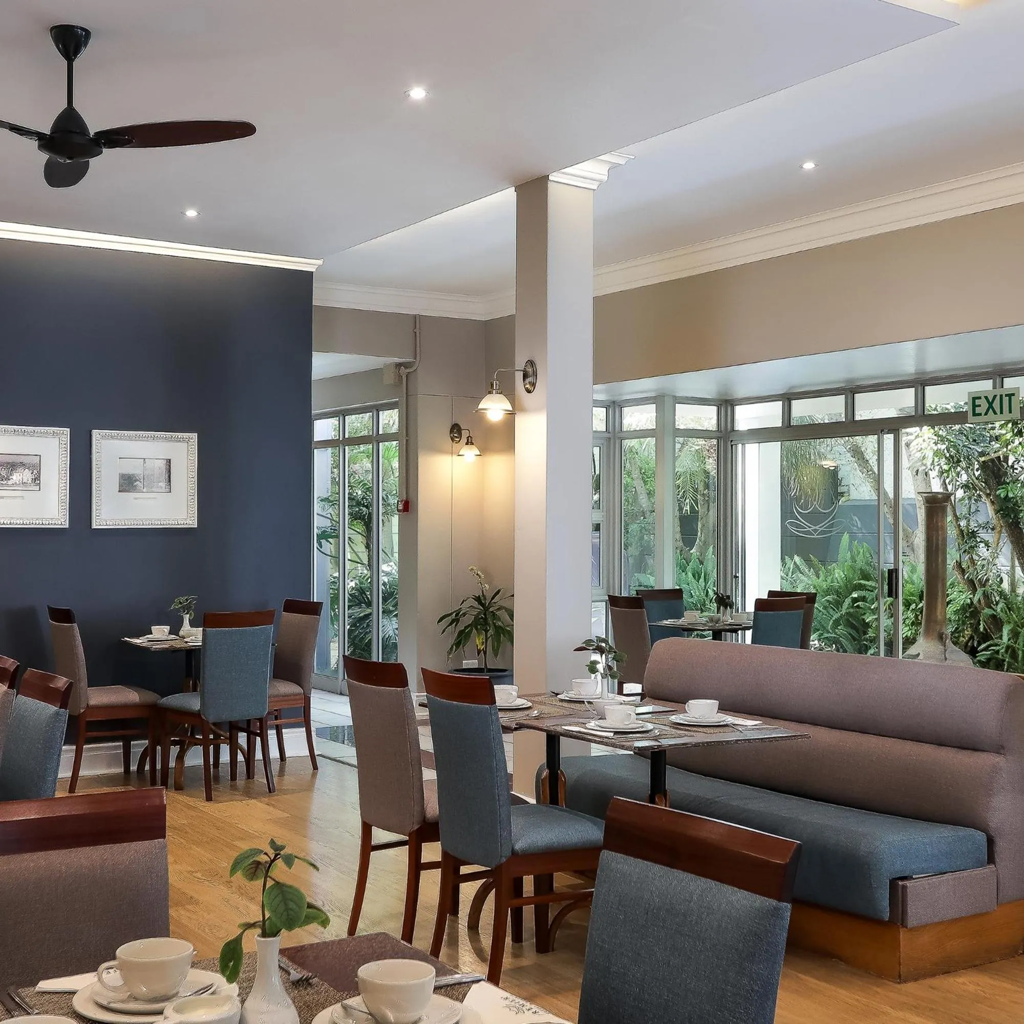 Restaurant/places to eat in Premier Express Inn George