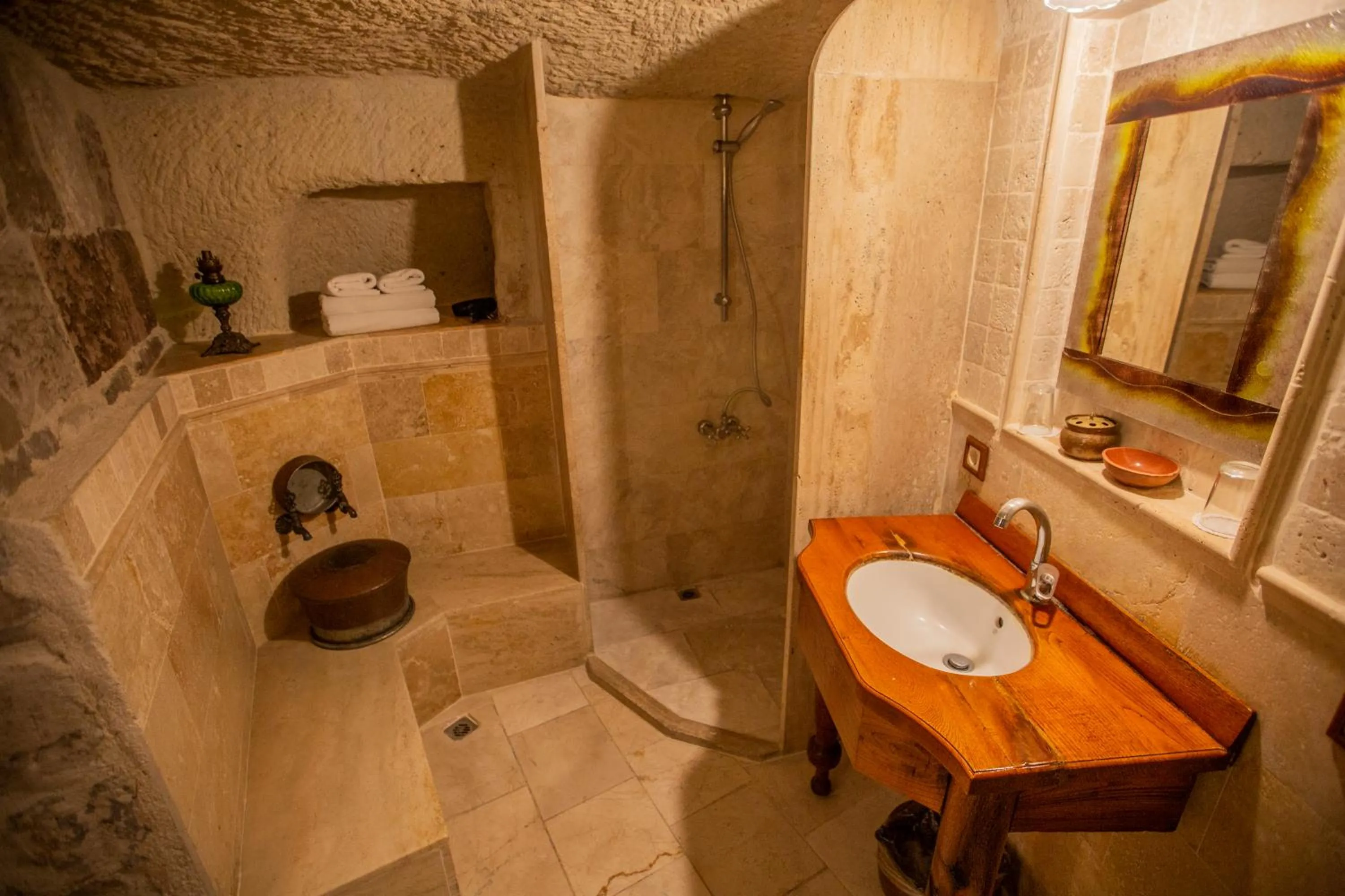 Shower in Koza Cave Hotel