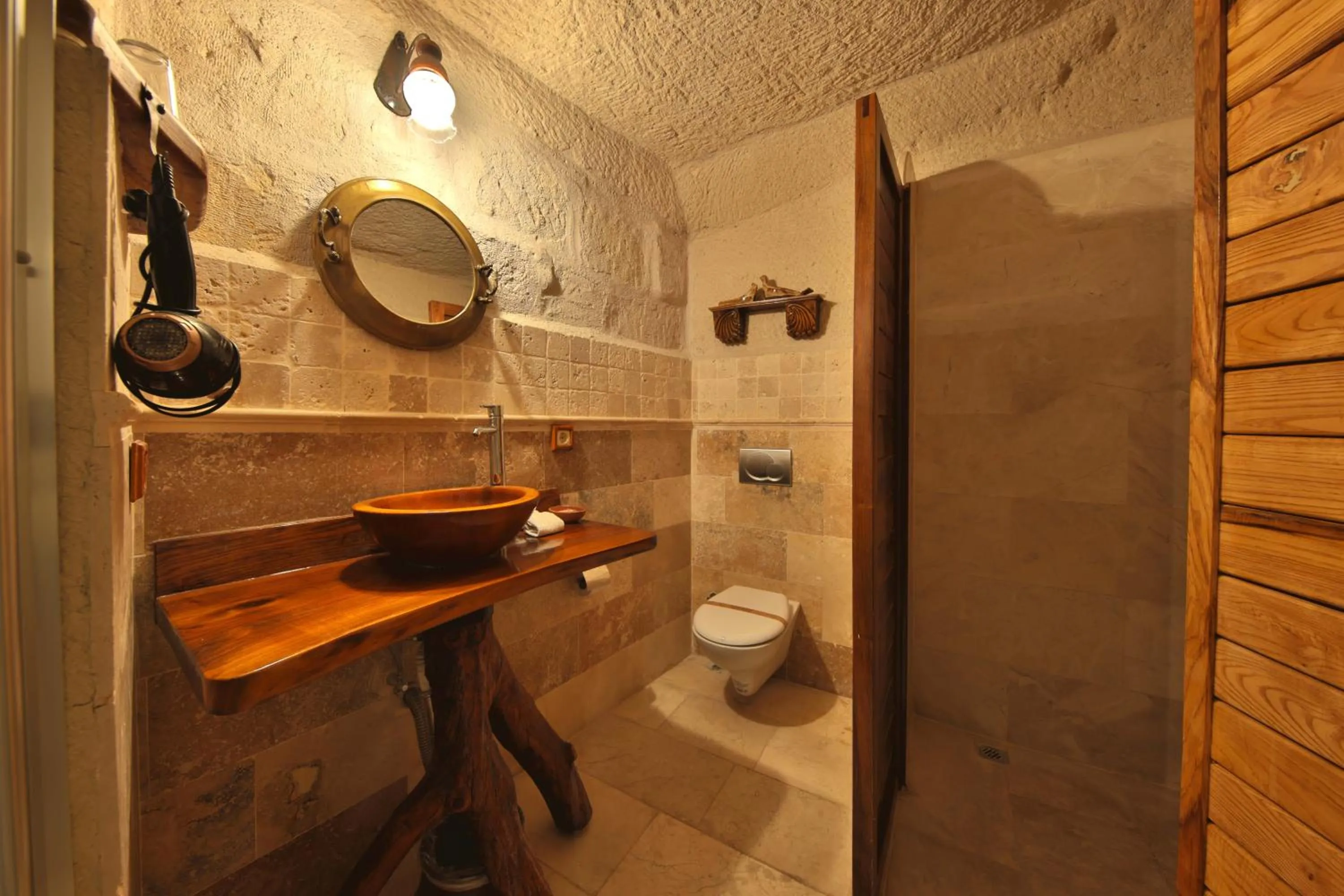 Shower in Koza Cave Hotel