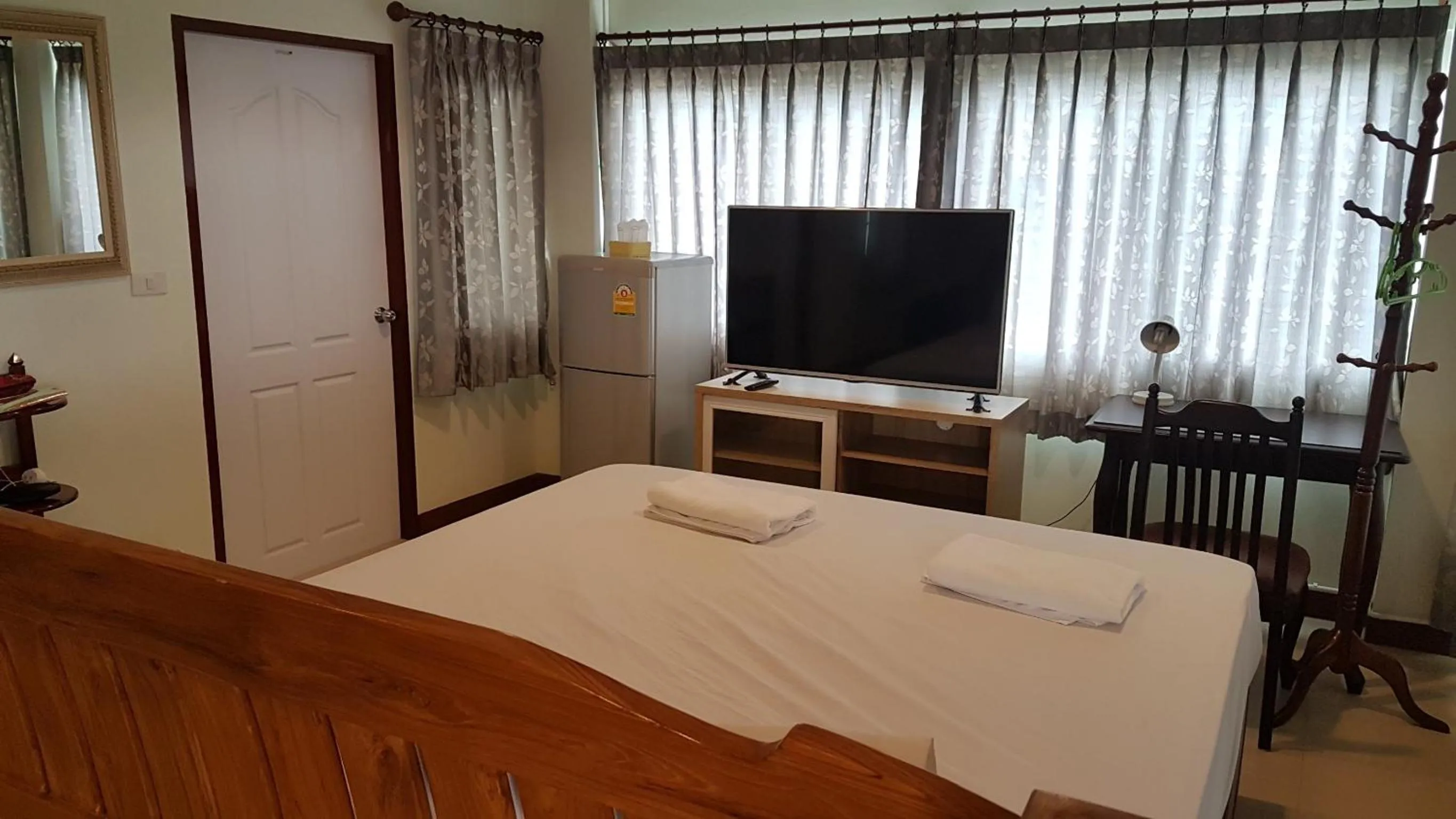 Bedroom, Bed in Samsen Sam Place