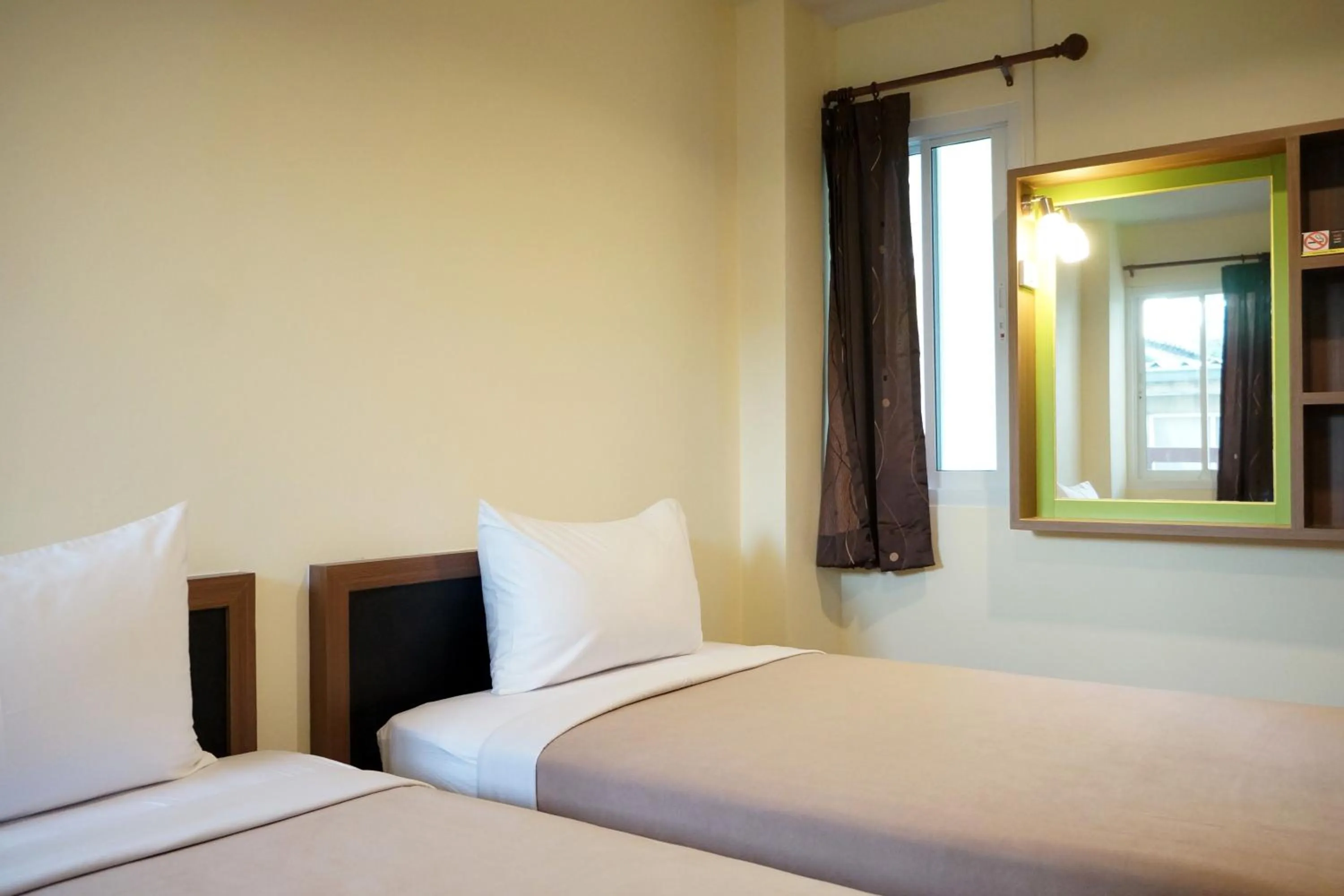 Bedroom, Bed in Samsen Sam Place