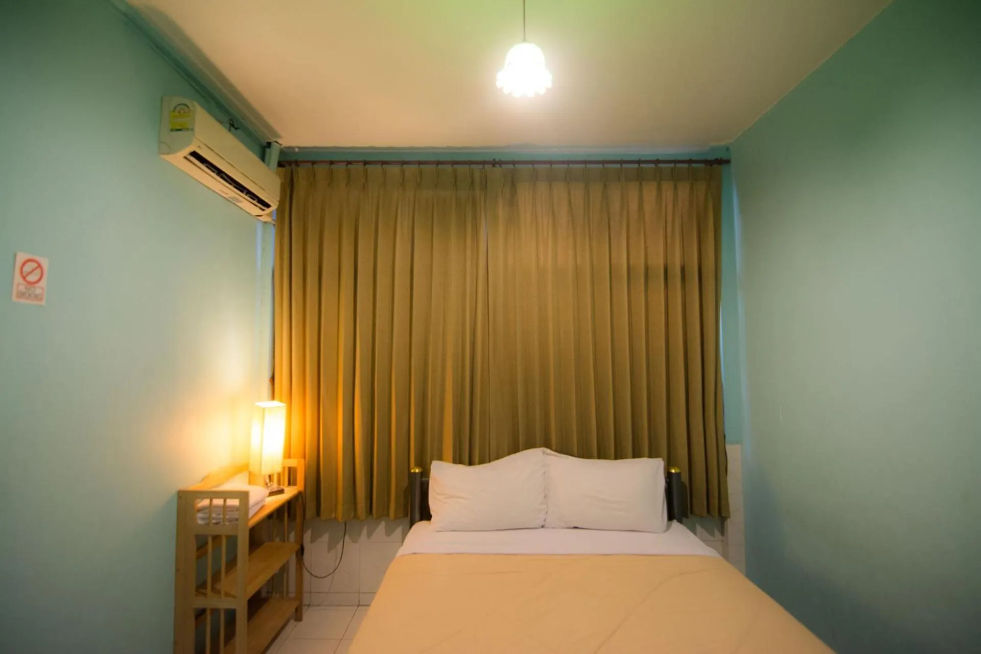 Bedroom, Bed in Samsen Sam Place