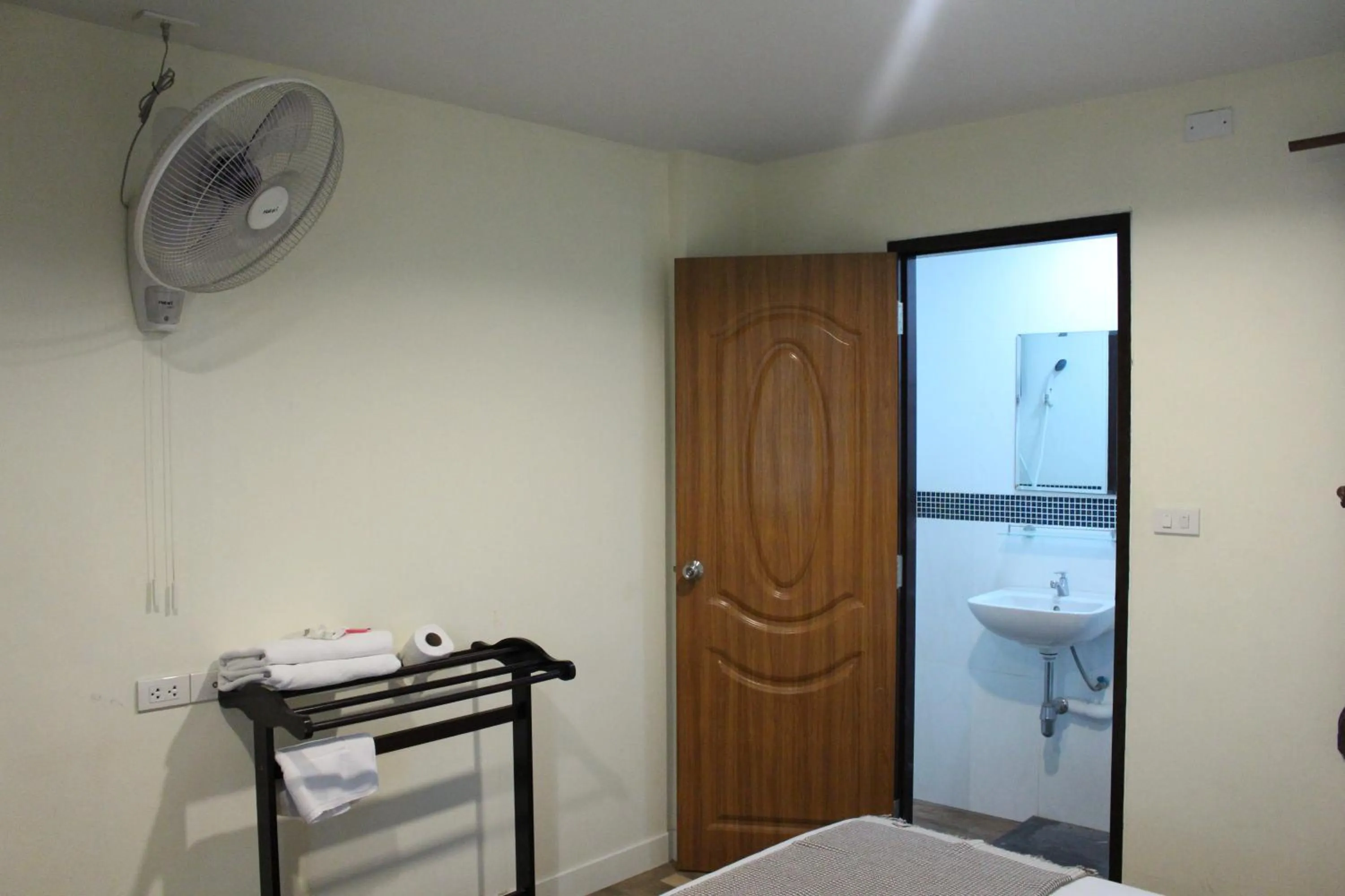 Bathroom in Samsen Sam Place