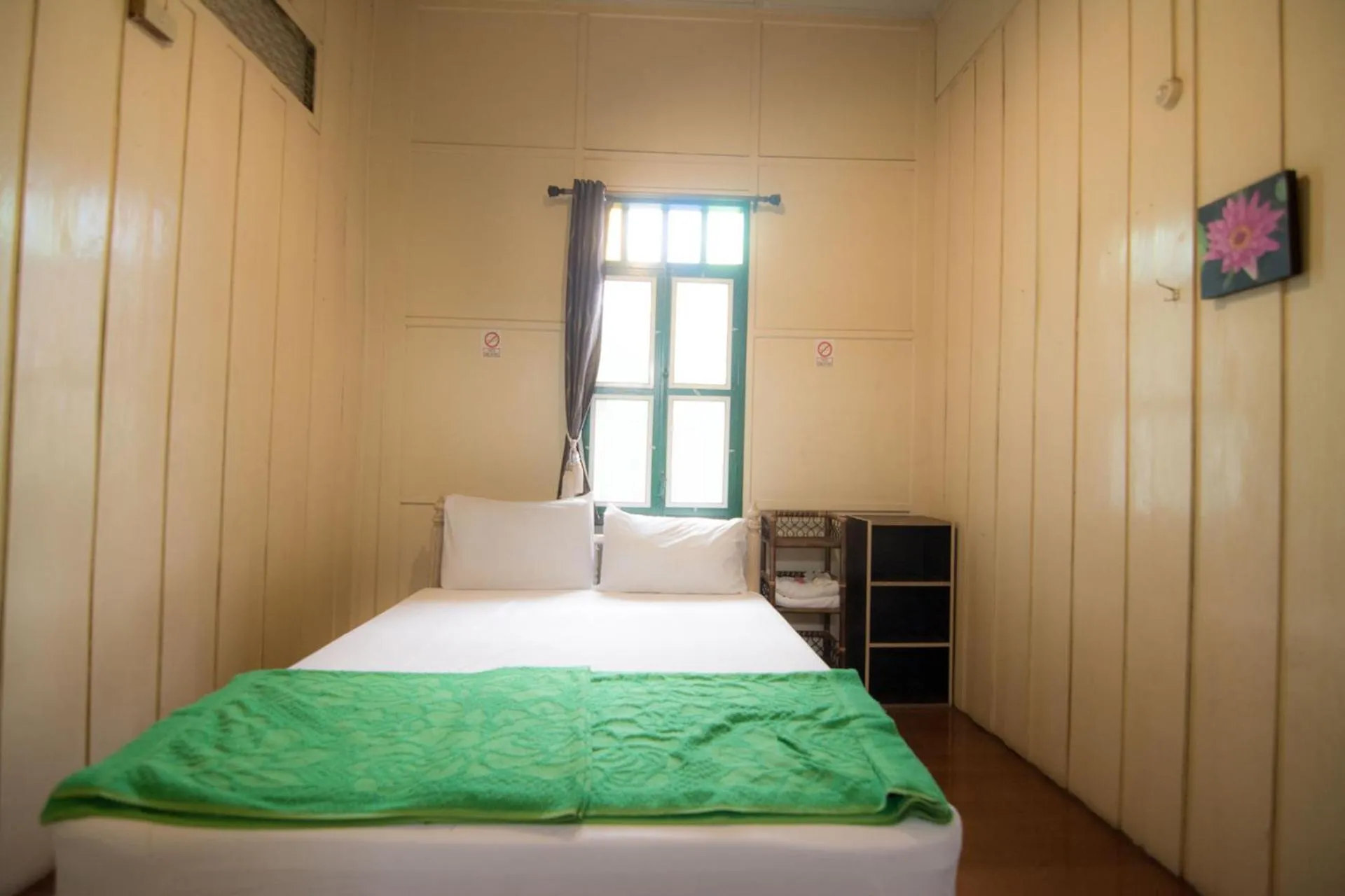 Bedroom, Bed in Samsen Sam Place