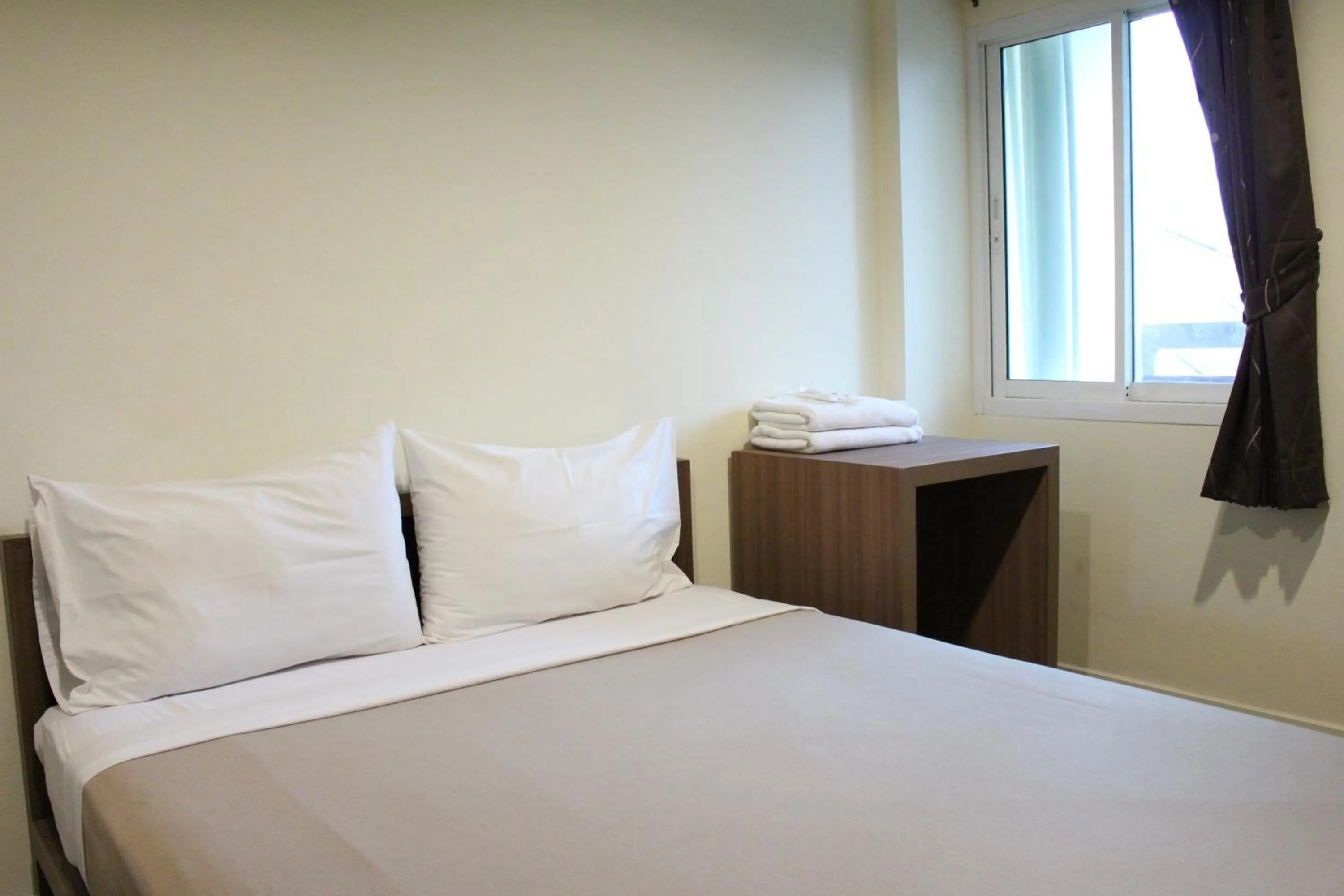 Bedroom, Bed in Samsen Sam Place