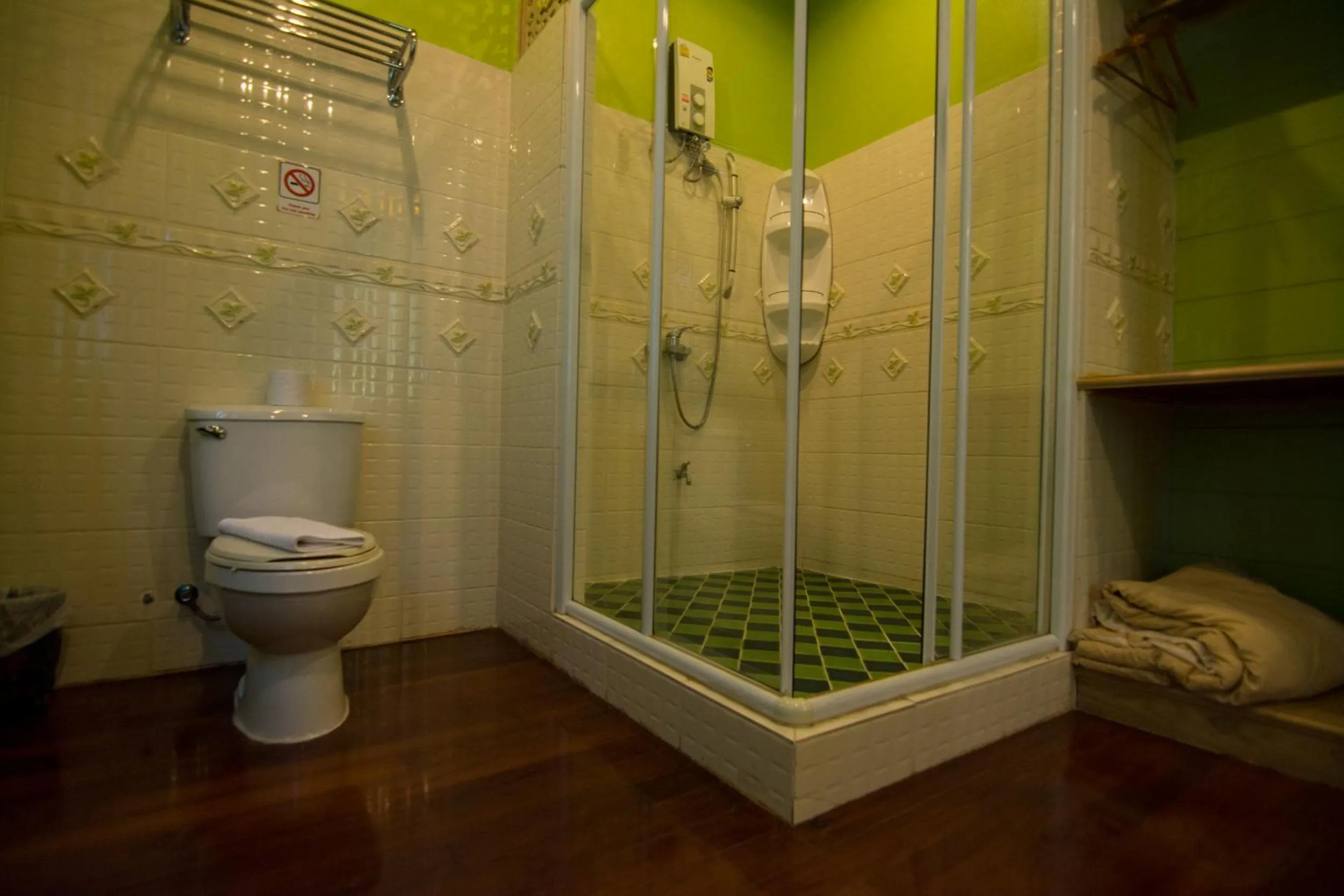 Bathroom in Samsen Sam Place