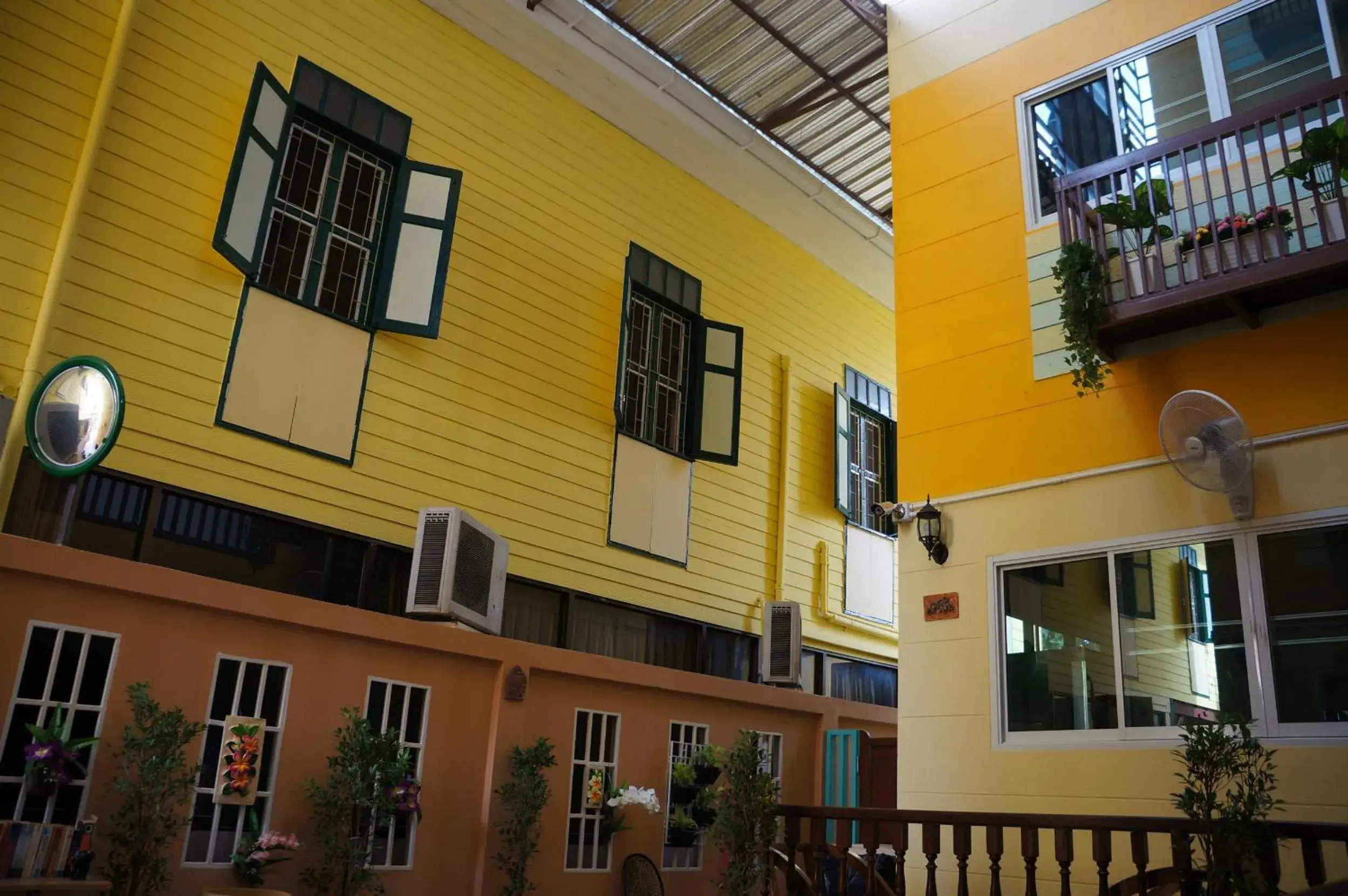 Property building in Samsen Sam Place Property building in Samsen Sam Place