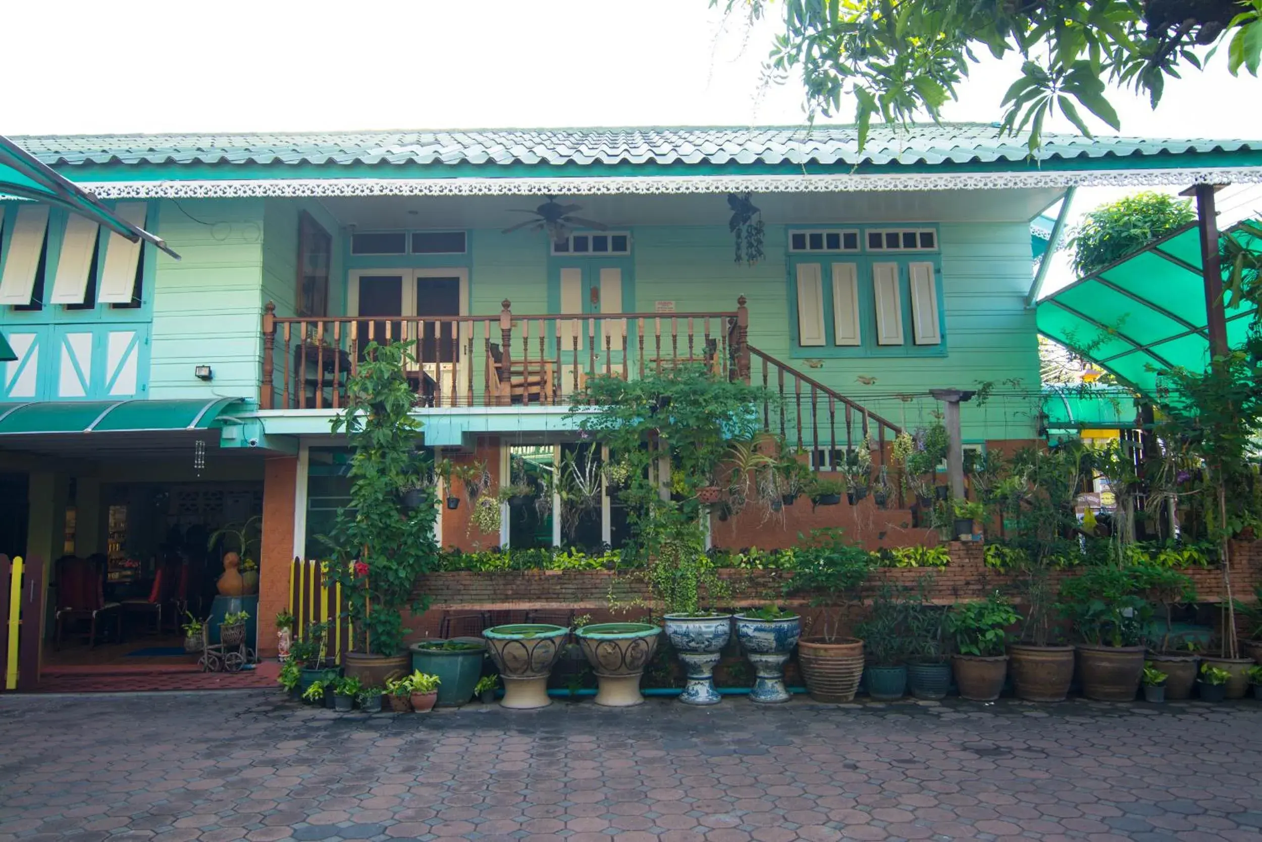 Facade/entrance in Samsen Sam Place Facade/entrance in Samsen Sam Place