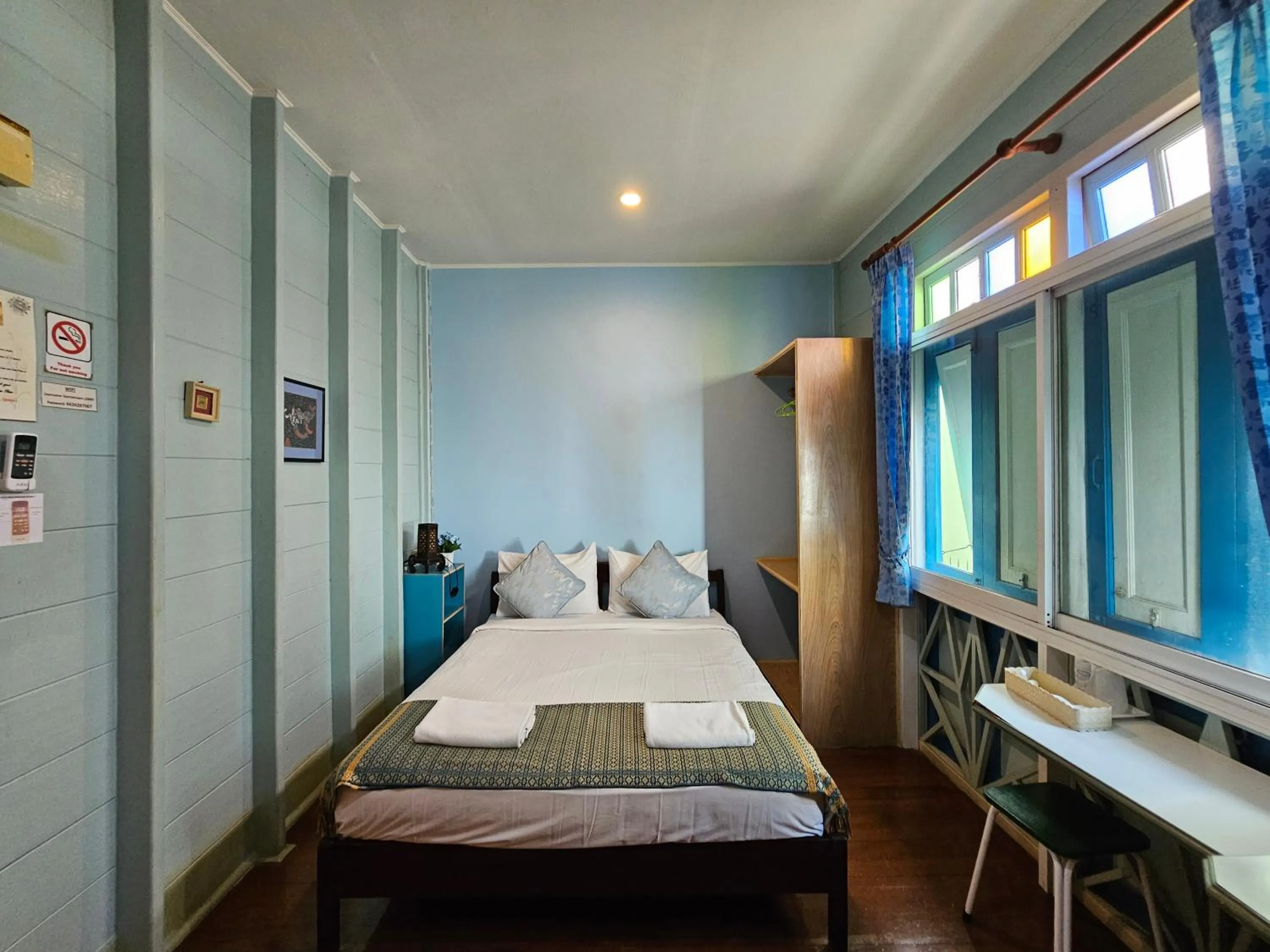 Bedroom, Bed in Samsen Sam Place