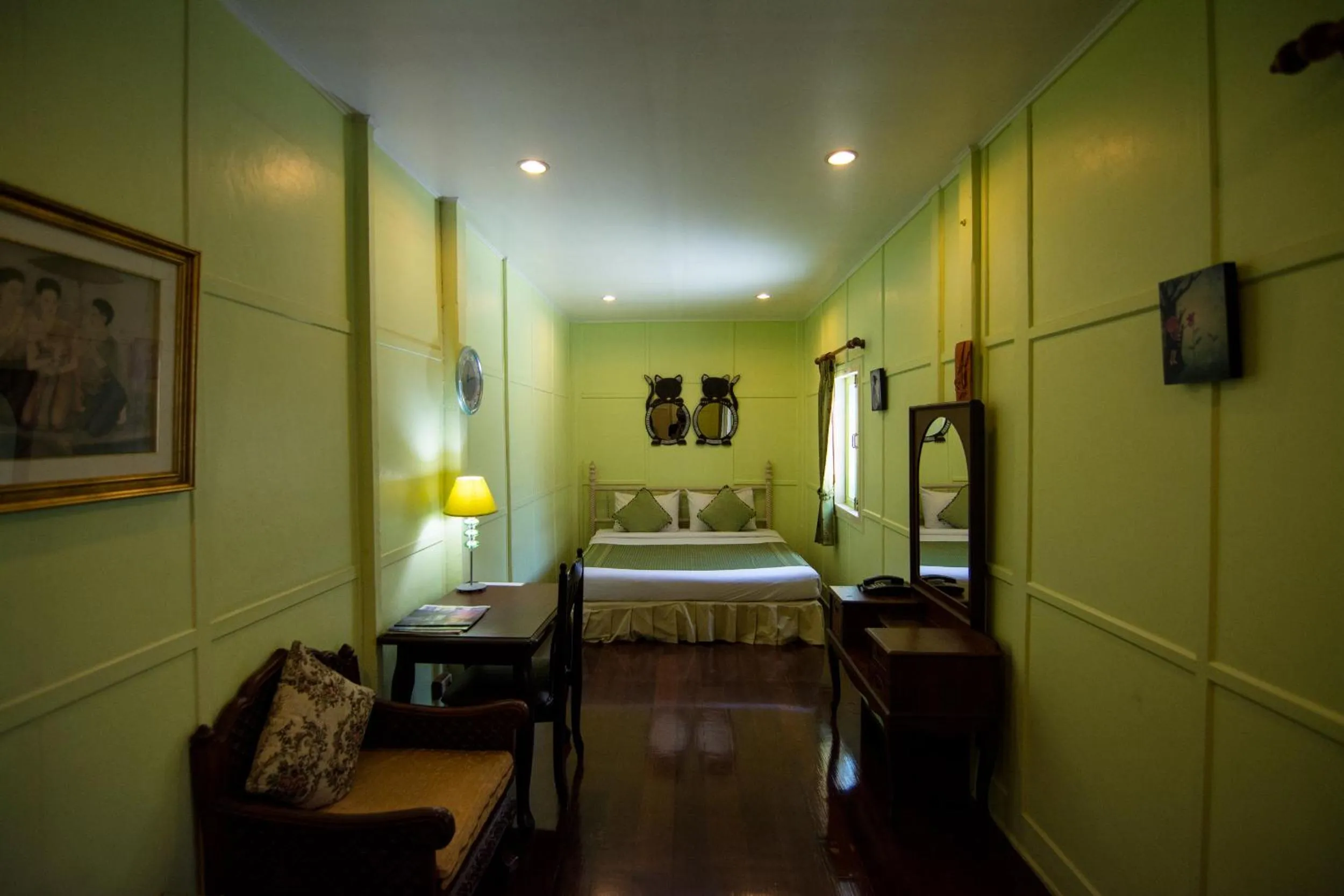 Bedroom, Bed in Samsen Sam Place