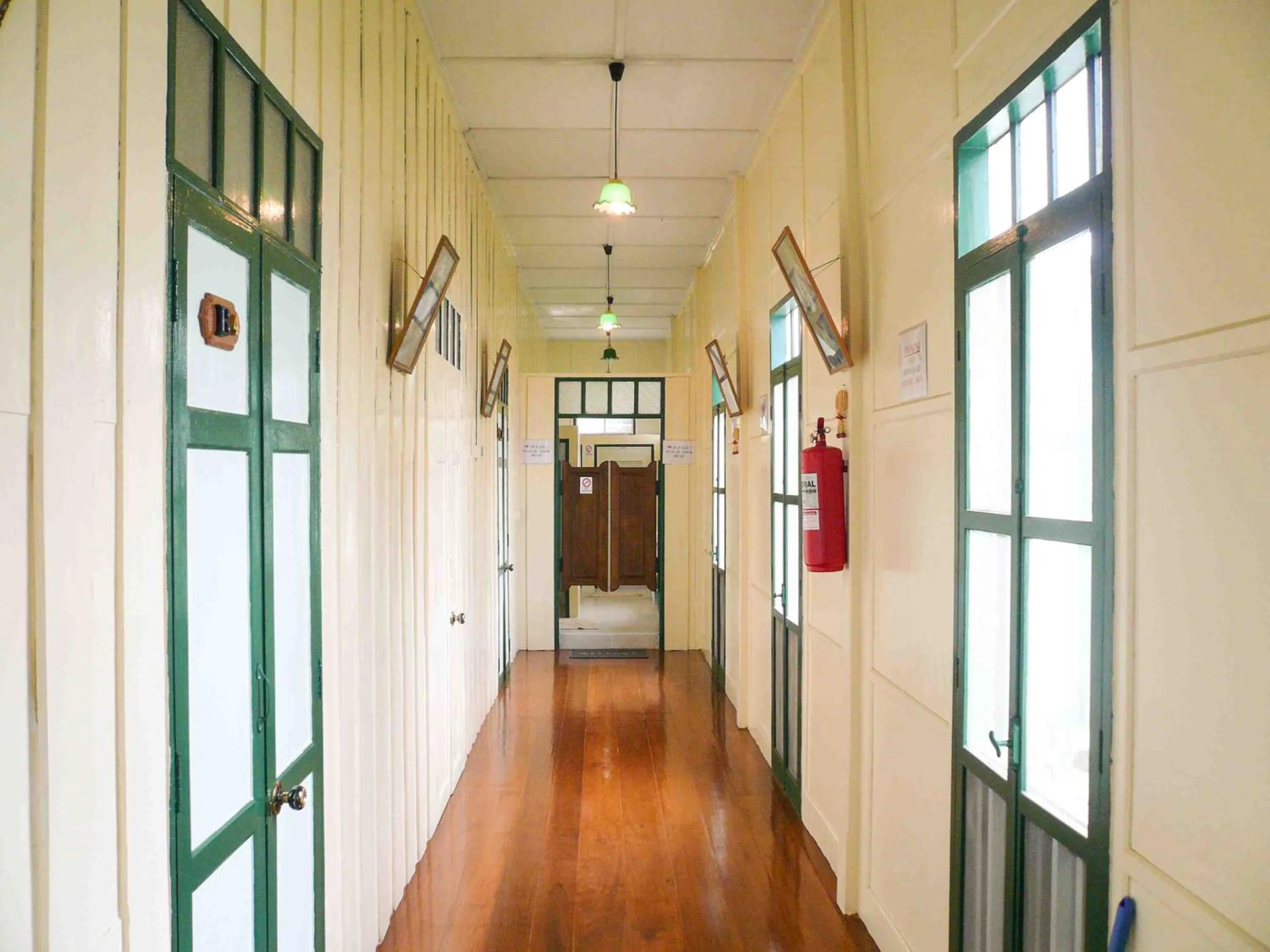 Area and facilities in Samsen Sam Place