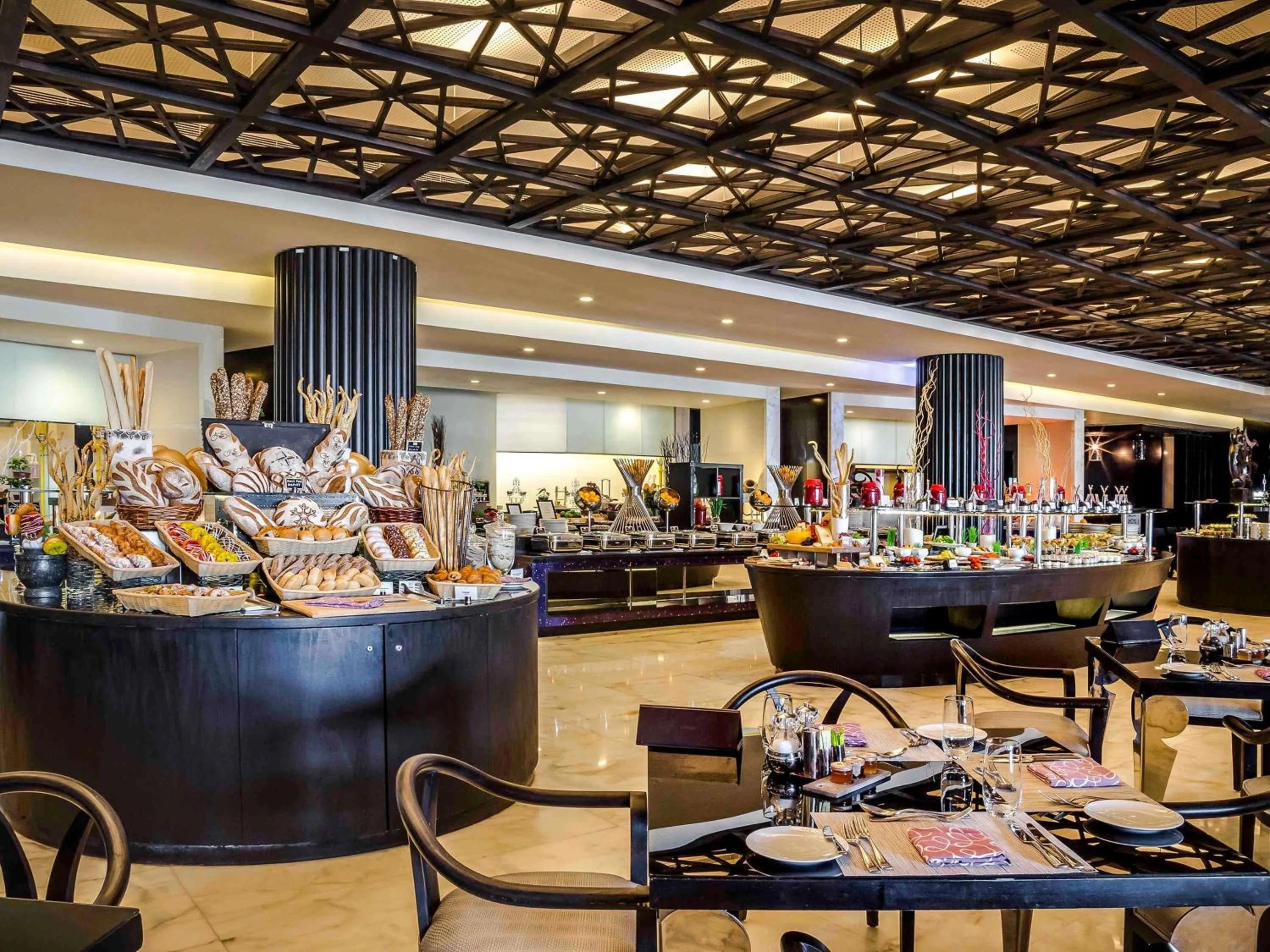 Restaurant/places to eat in Sofitel Abu Dhabi Corniche