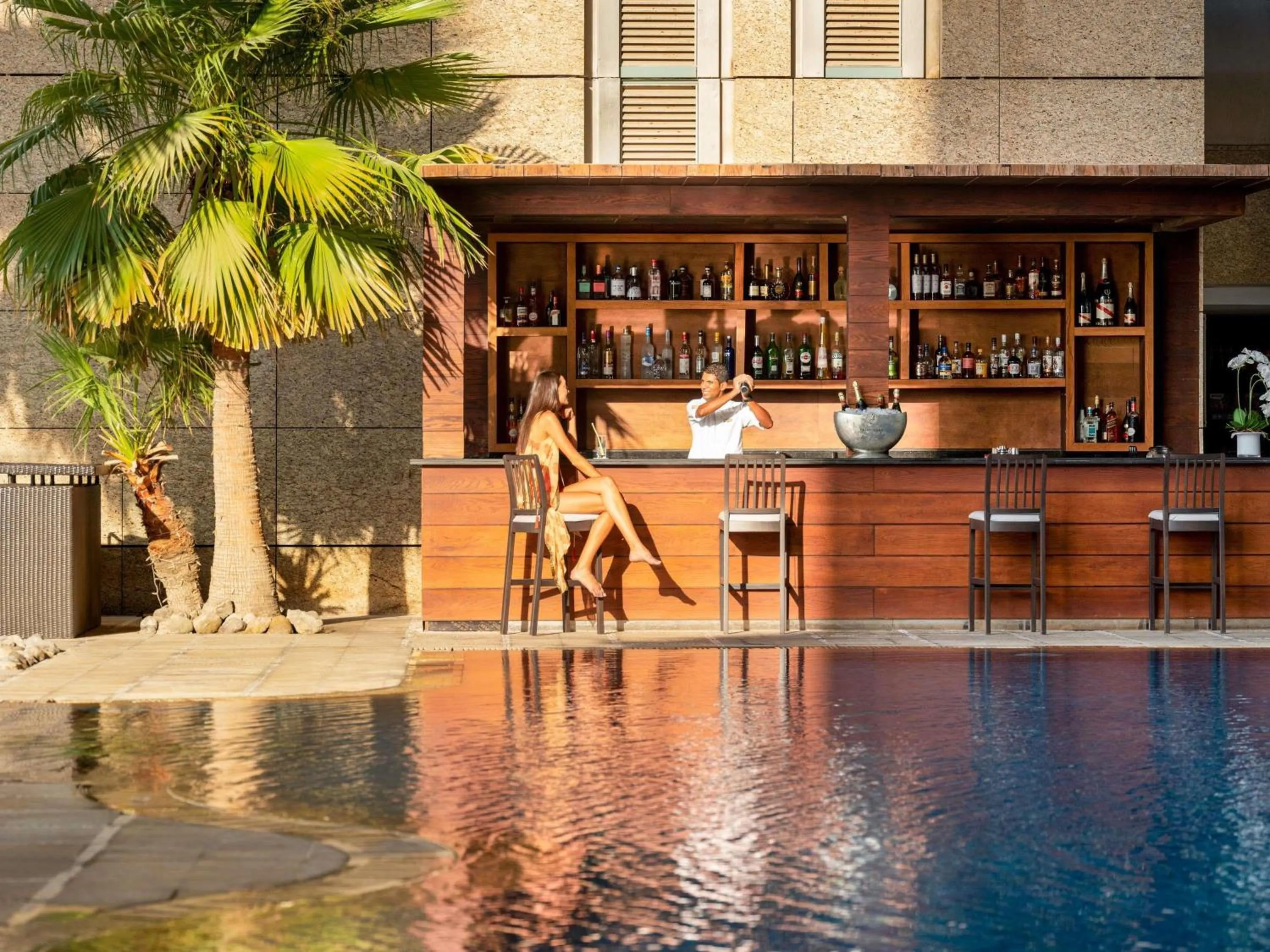 Lounge or bar in Sofitel Abu Dhabi Corniche