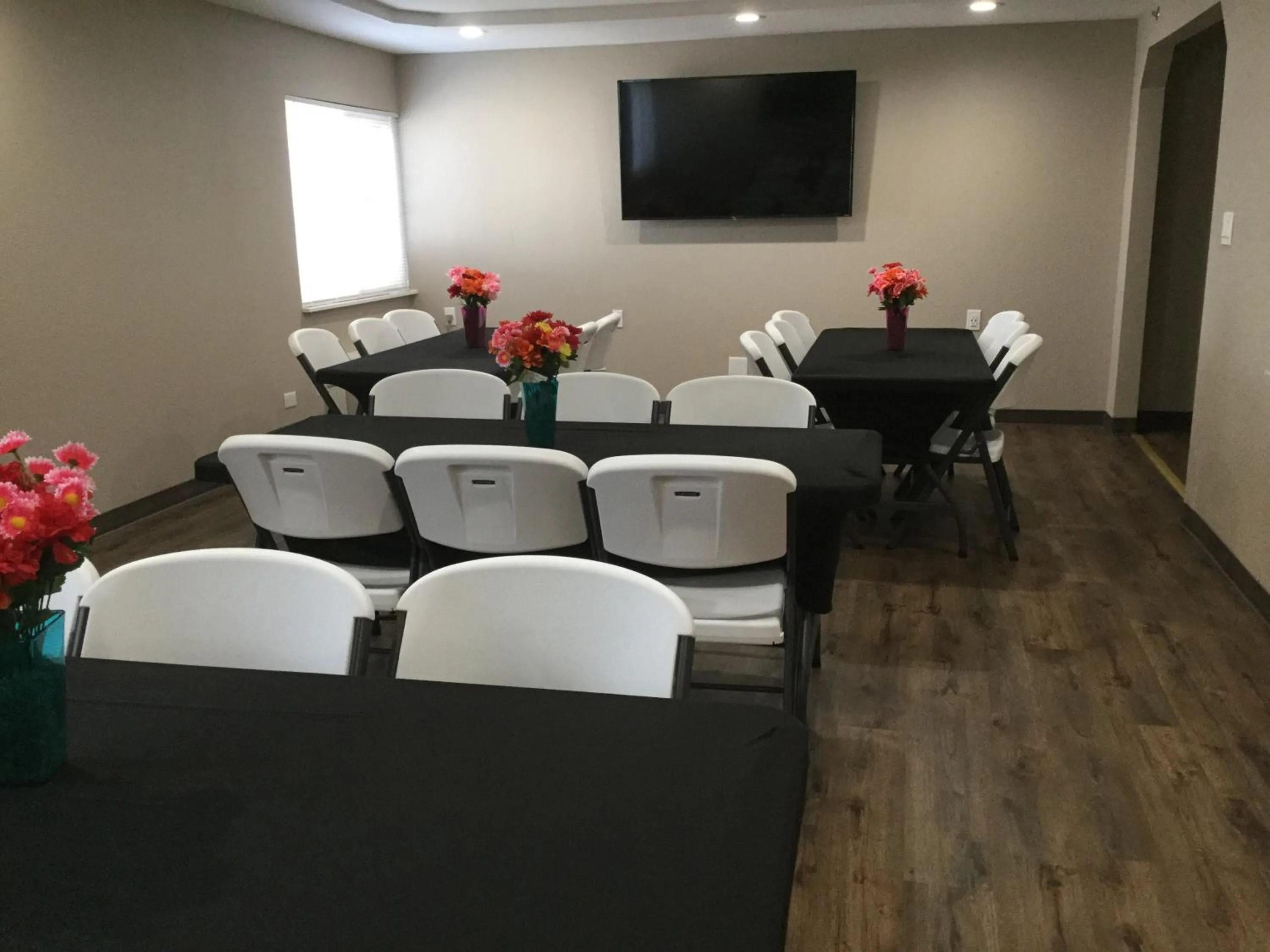 Banquet/Function facilities in Super 8 by Wyndham South Holland