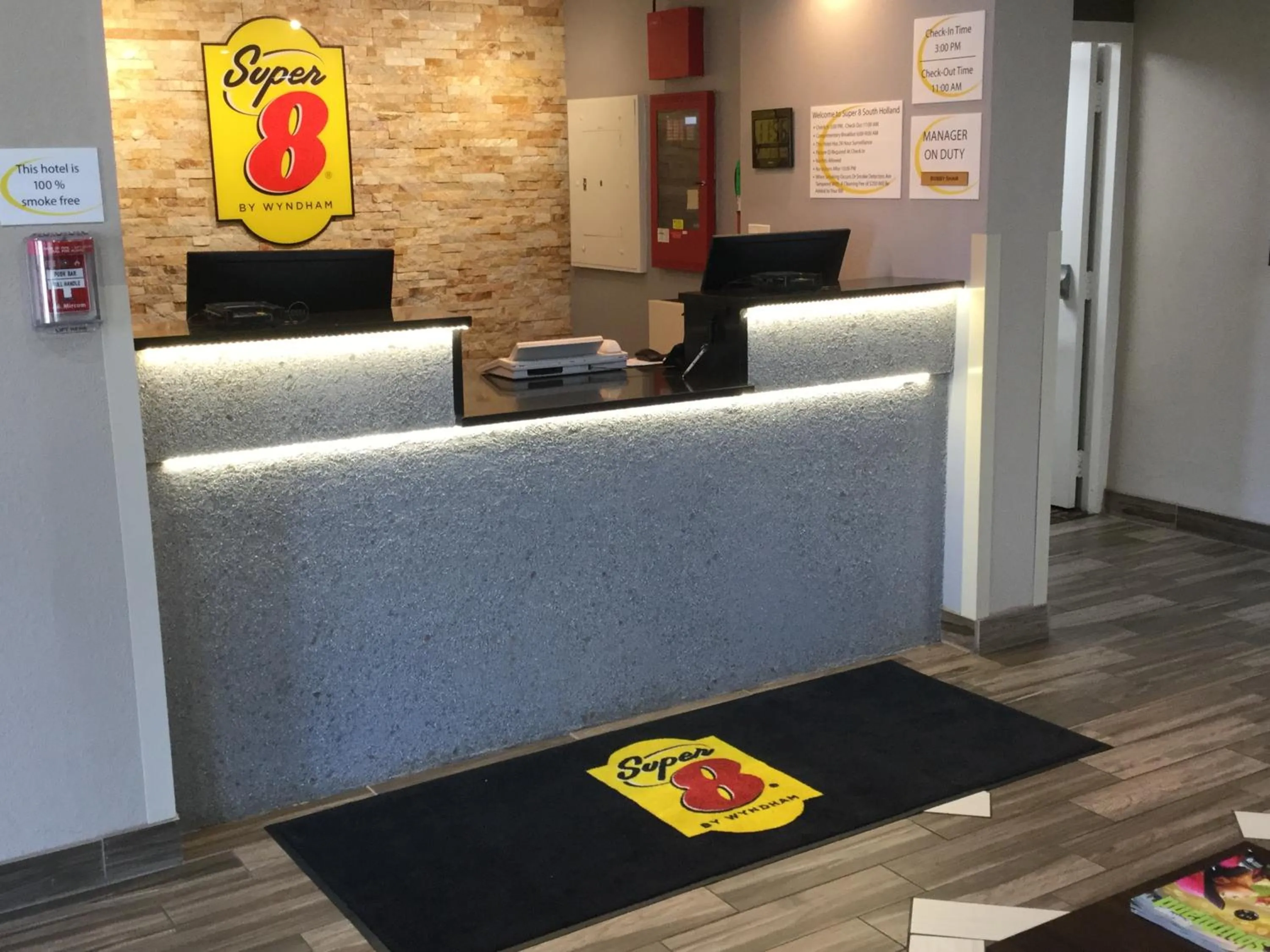 Lobby or reception in Super 8 by Wyndham South Holland