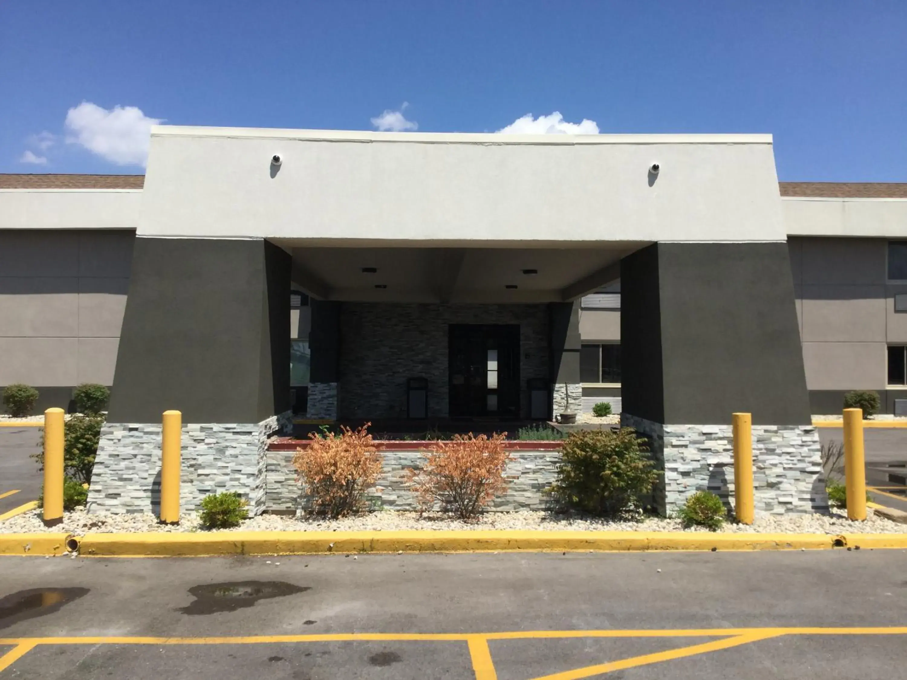 Facade/entrance in Super 8 by Wyndham South Holland Facade/entrance in Super 8 by Wyndham South Holland