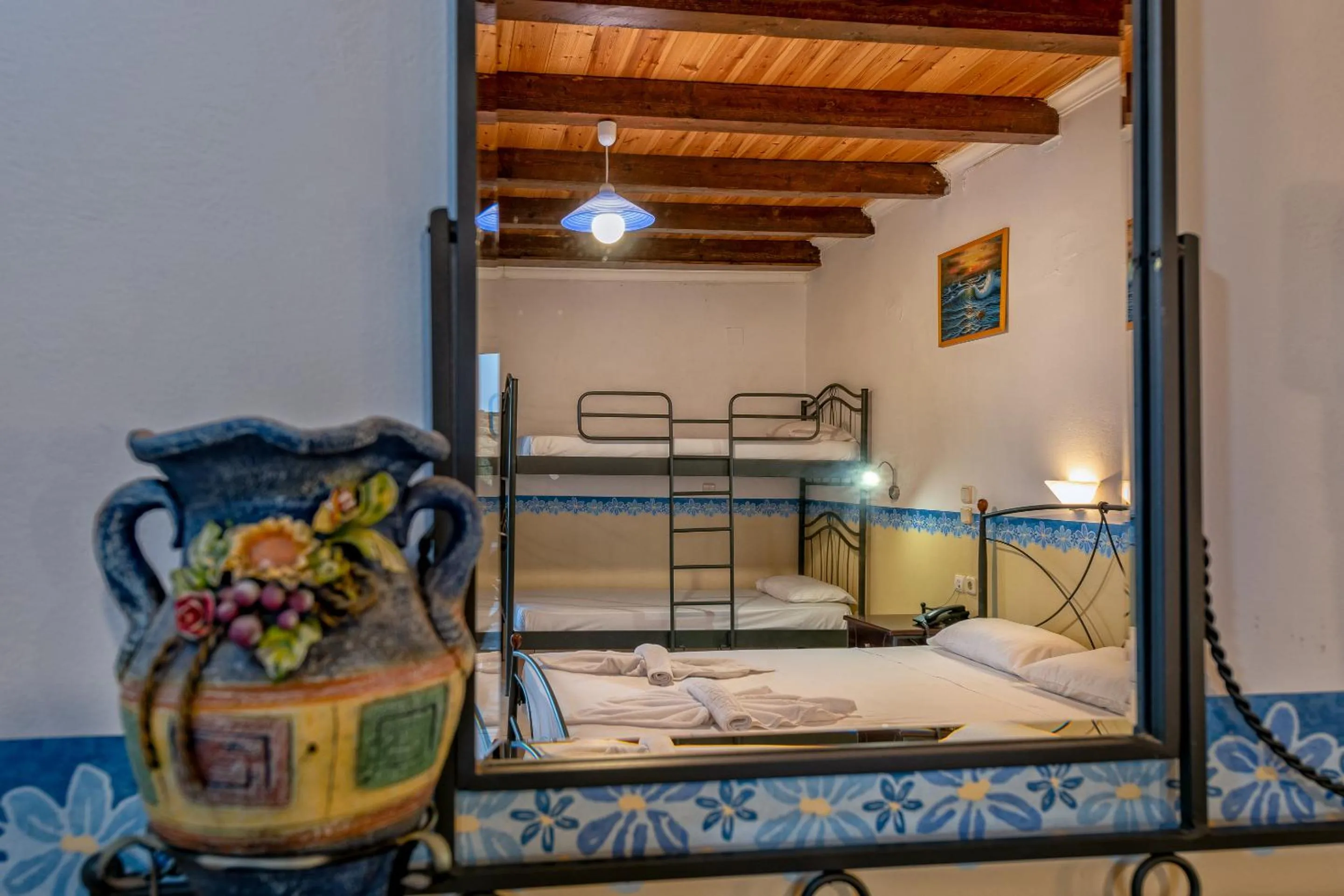 Tsiolis Studios & Apartments