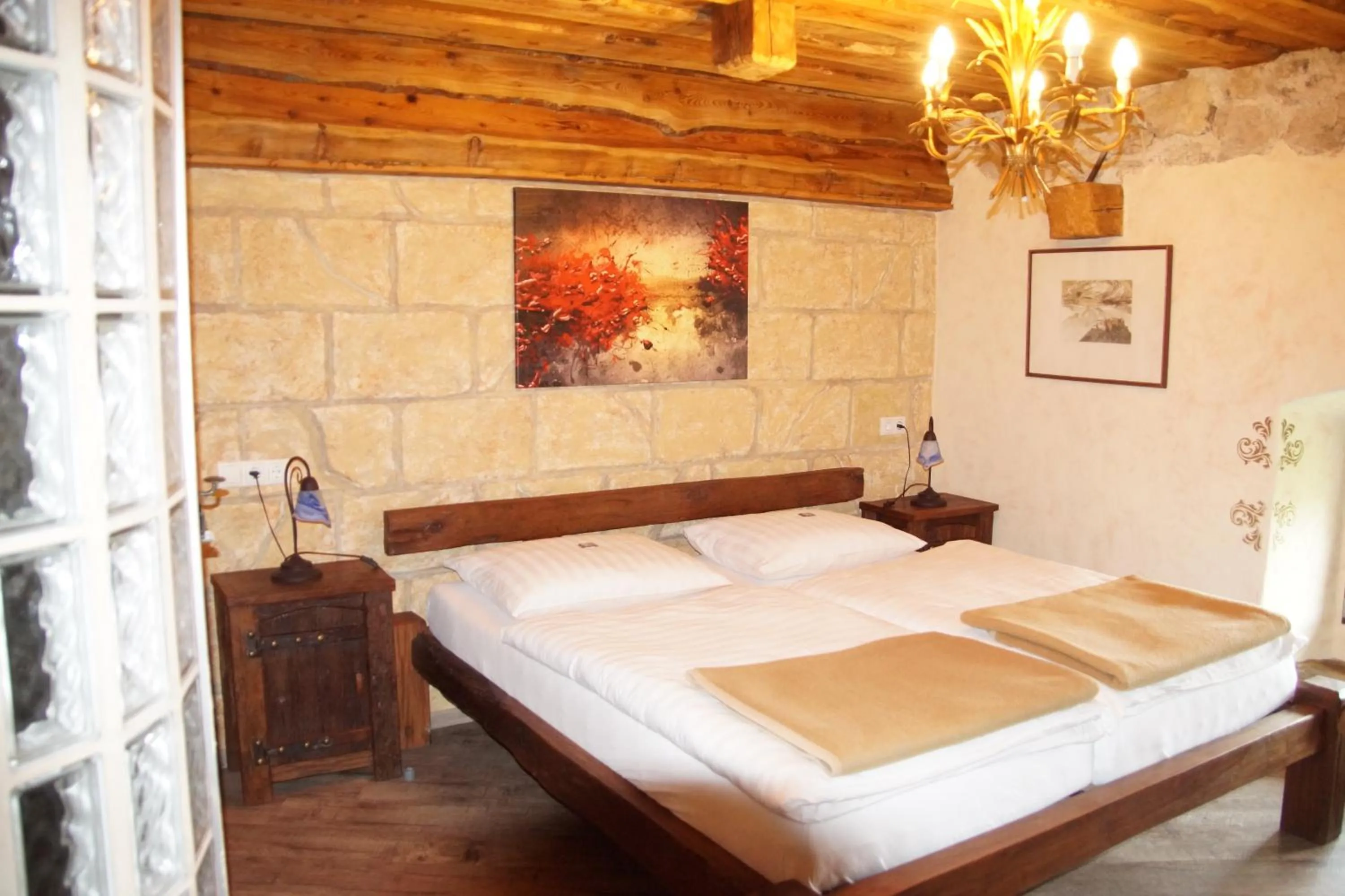 Bed in Burg Plankenstein