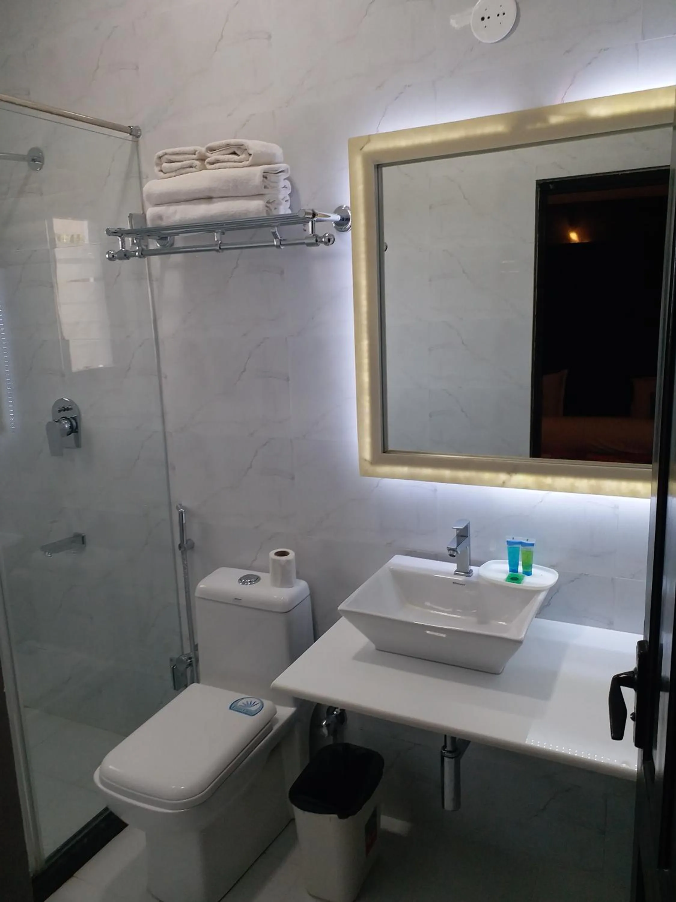 Lemonmint Svelton Manor