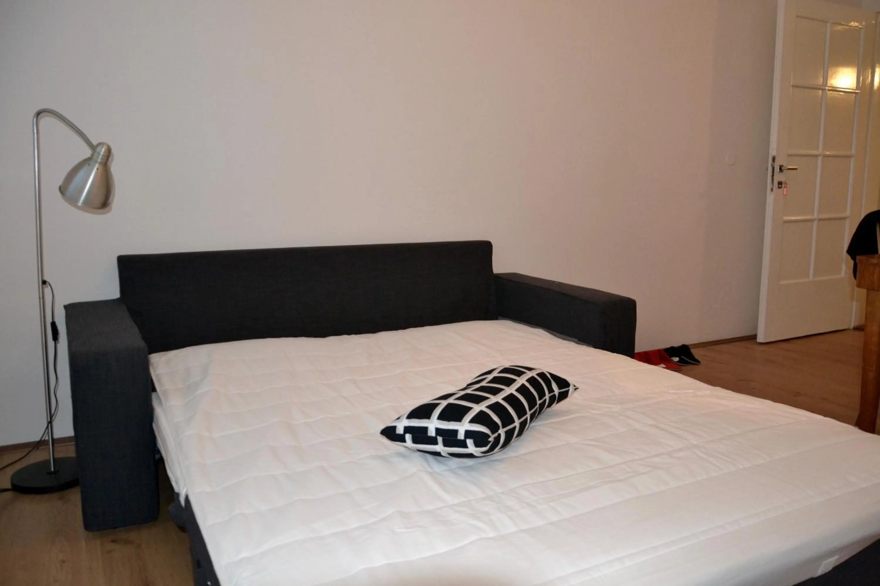 Living room, Bed in Old Town Basement