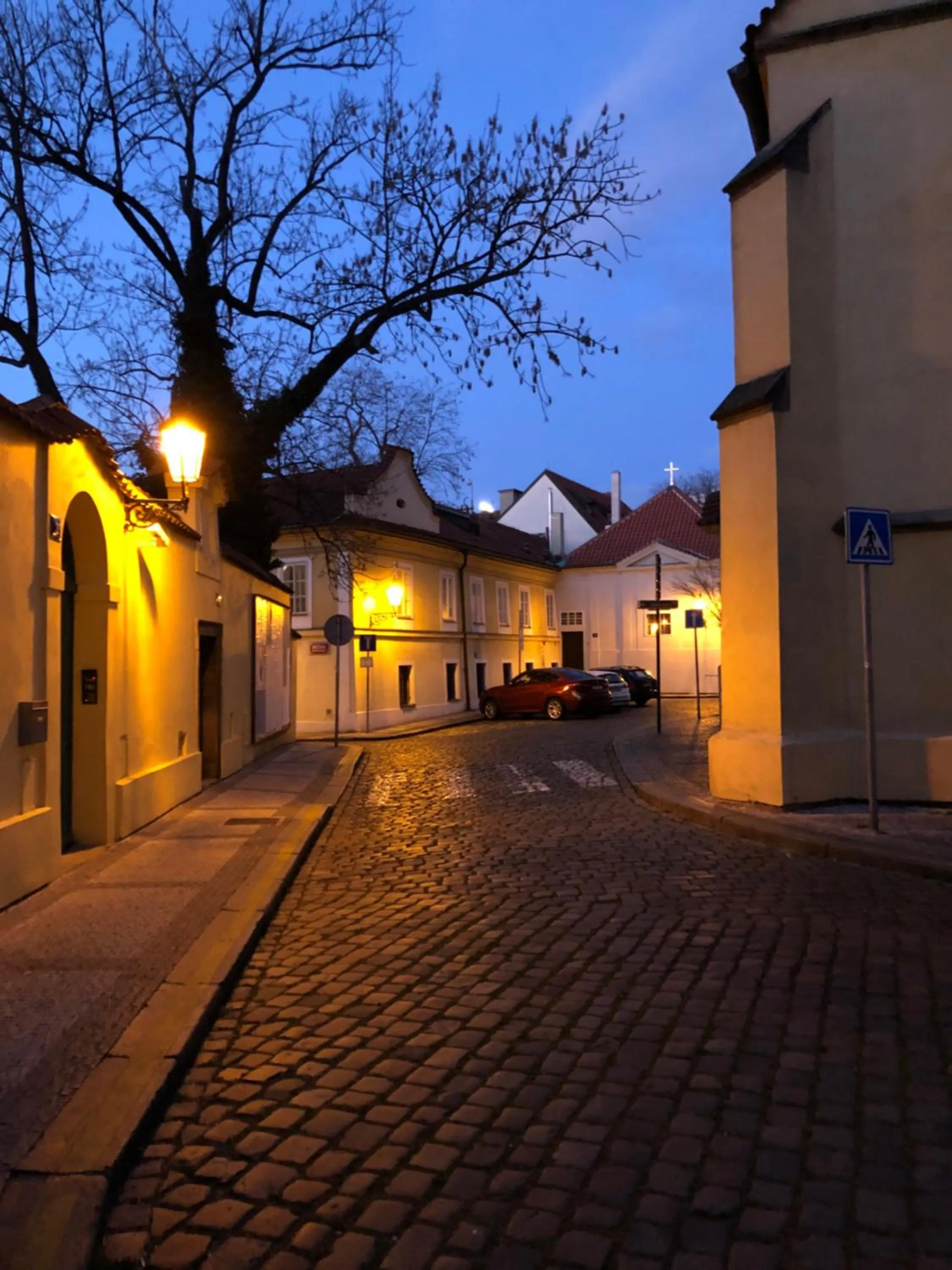 Neighbourhood in Old Town Basement