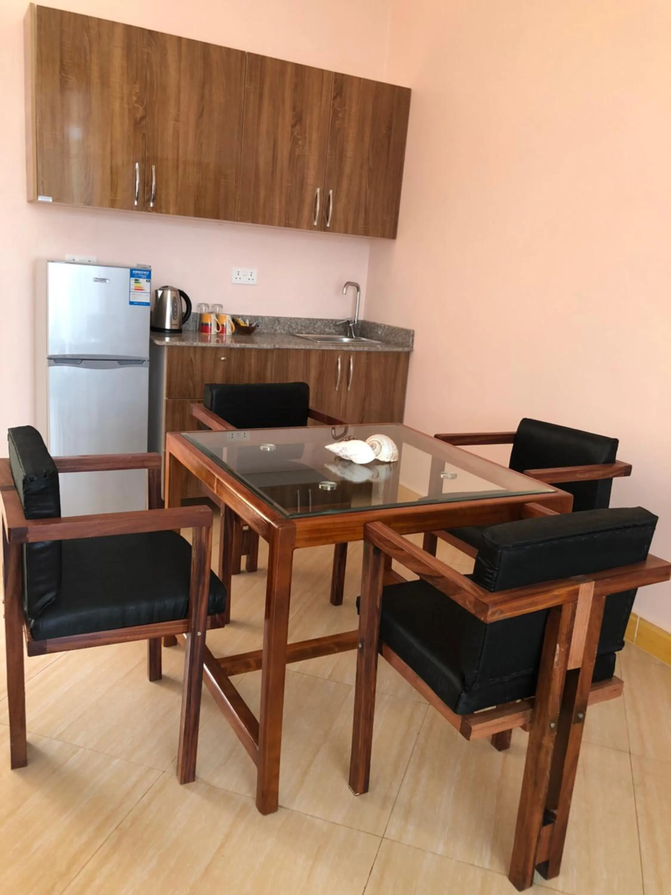 Kitchen or kitchenette in Green Turaco