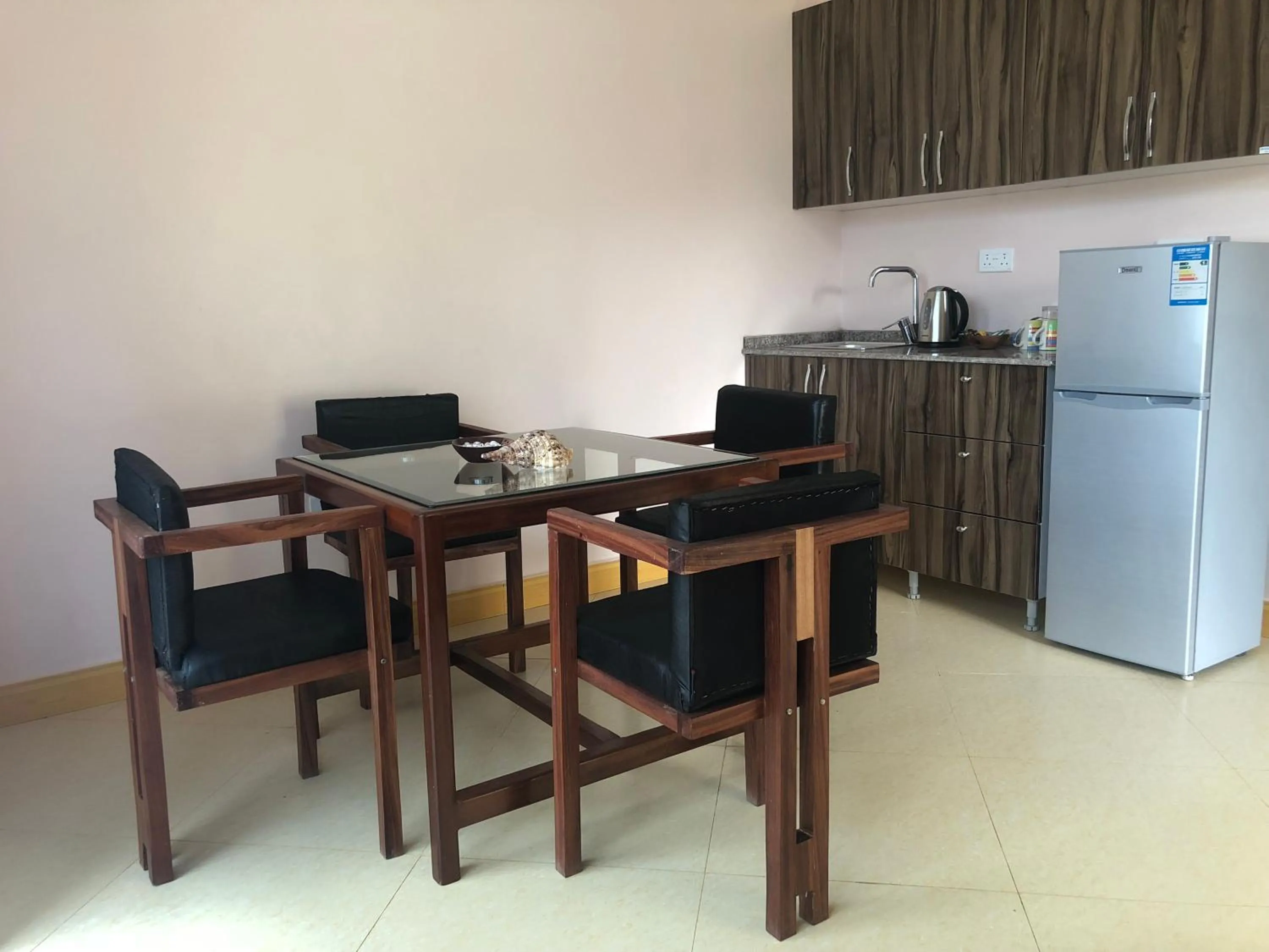 Kitchen or kitchenette in Green Turaco